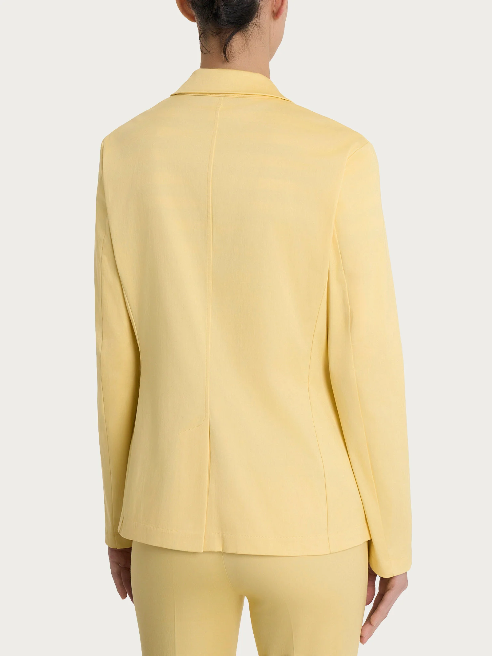 Blazer con due bottoni in Satin Power - Pale Banana - Image 3