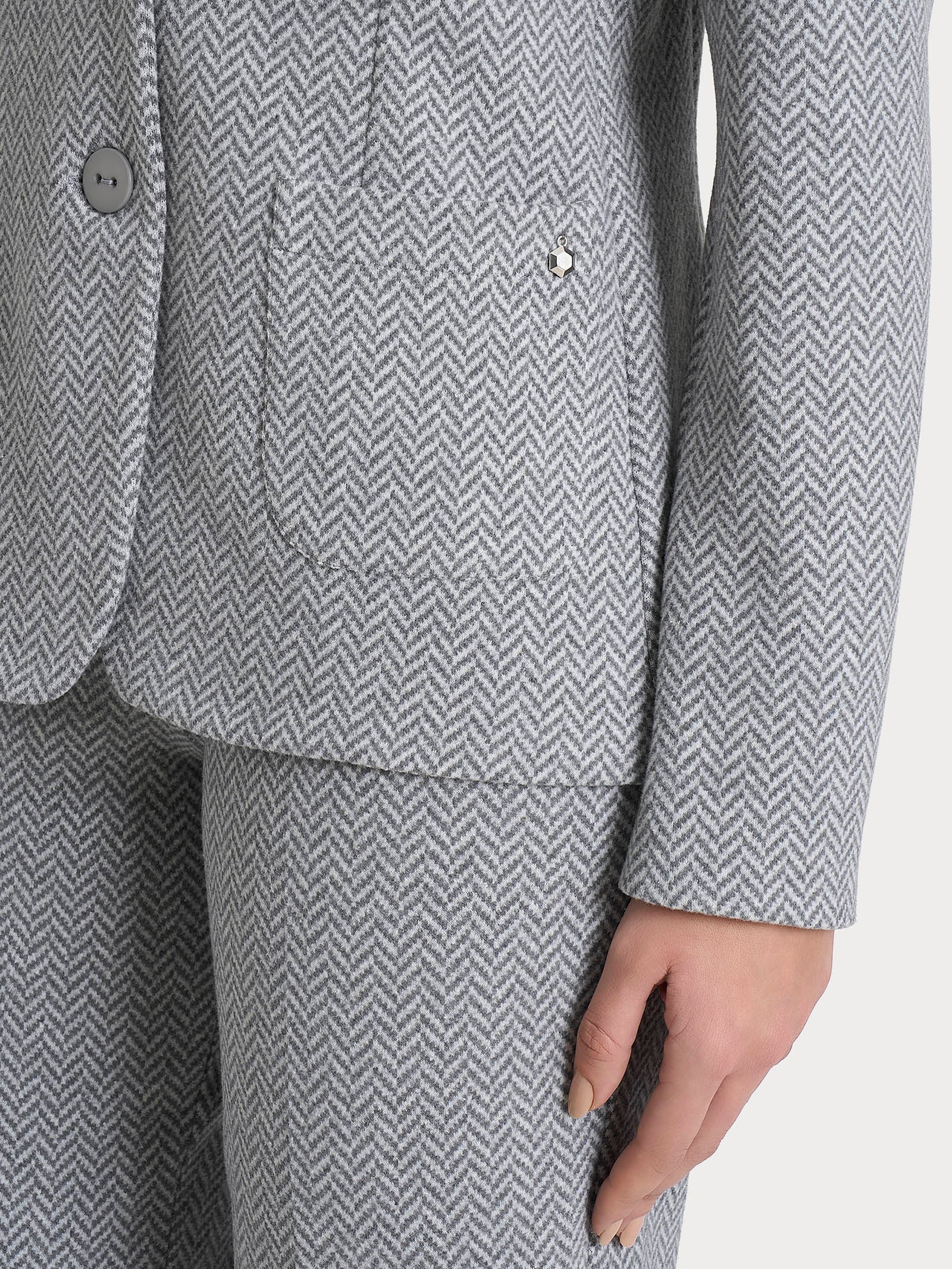 Blazer due bottoni con fantasia in Eco Jacquard - Fant.Grigio Mel. - Image 3
