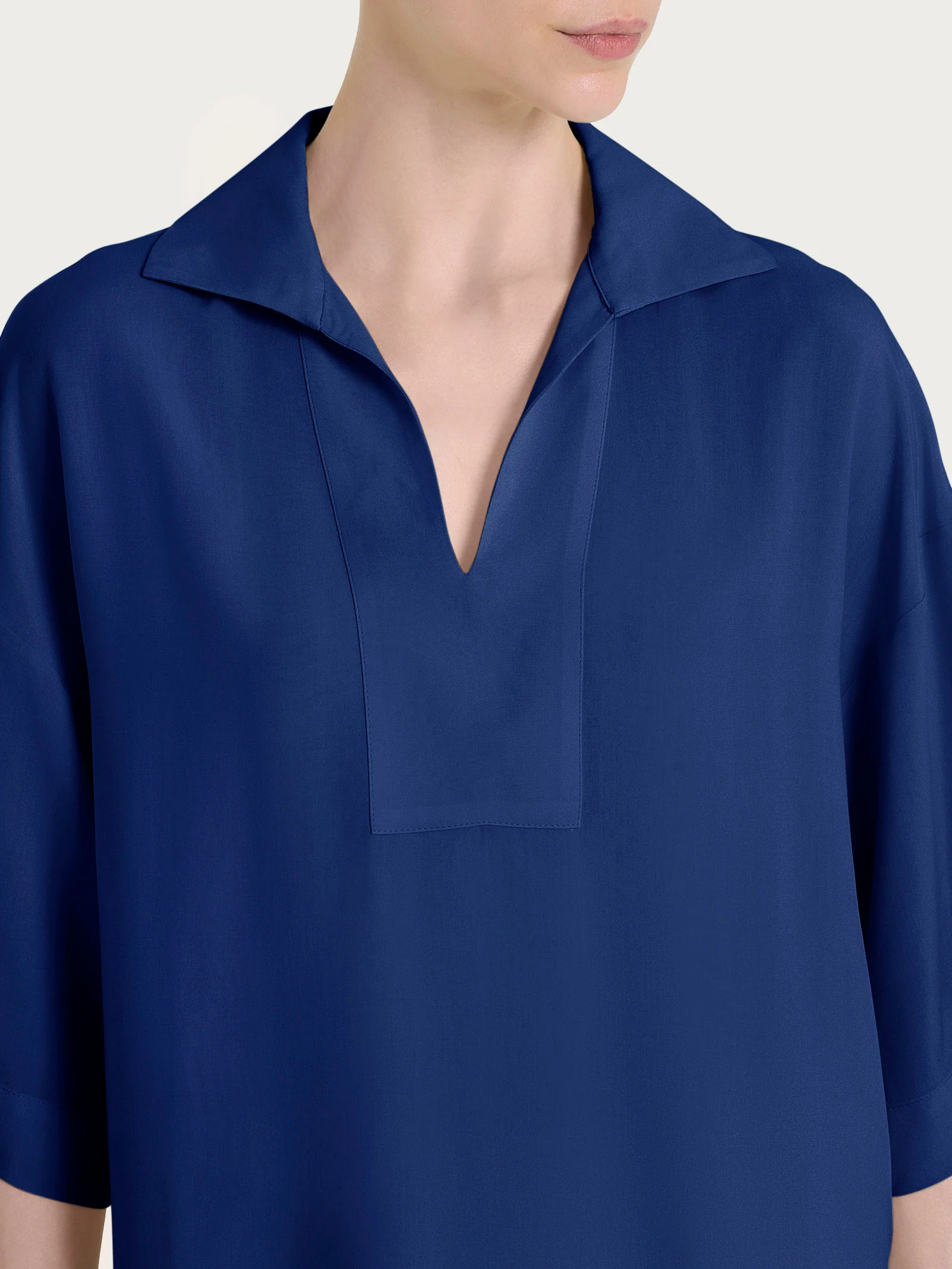Blusa con colletto polo in EcoSeta - Blueberry - Image 3