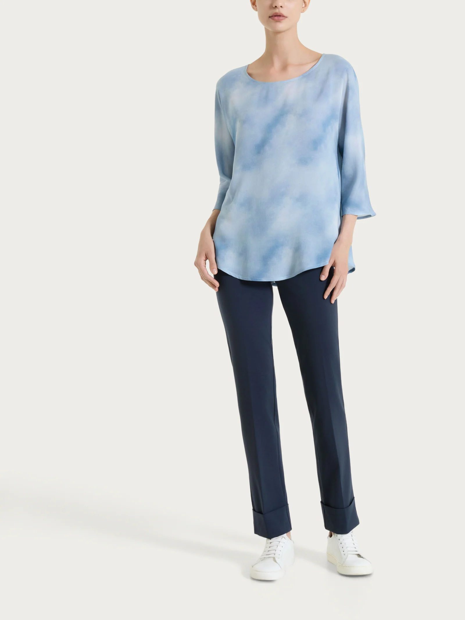 Blusa con manica 3/4 e fantasia in EcoSeta - Fant. Blue Fog - Image 5