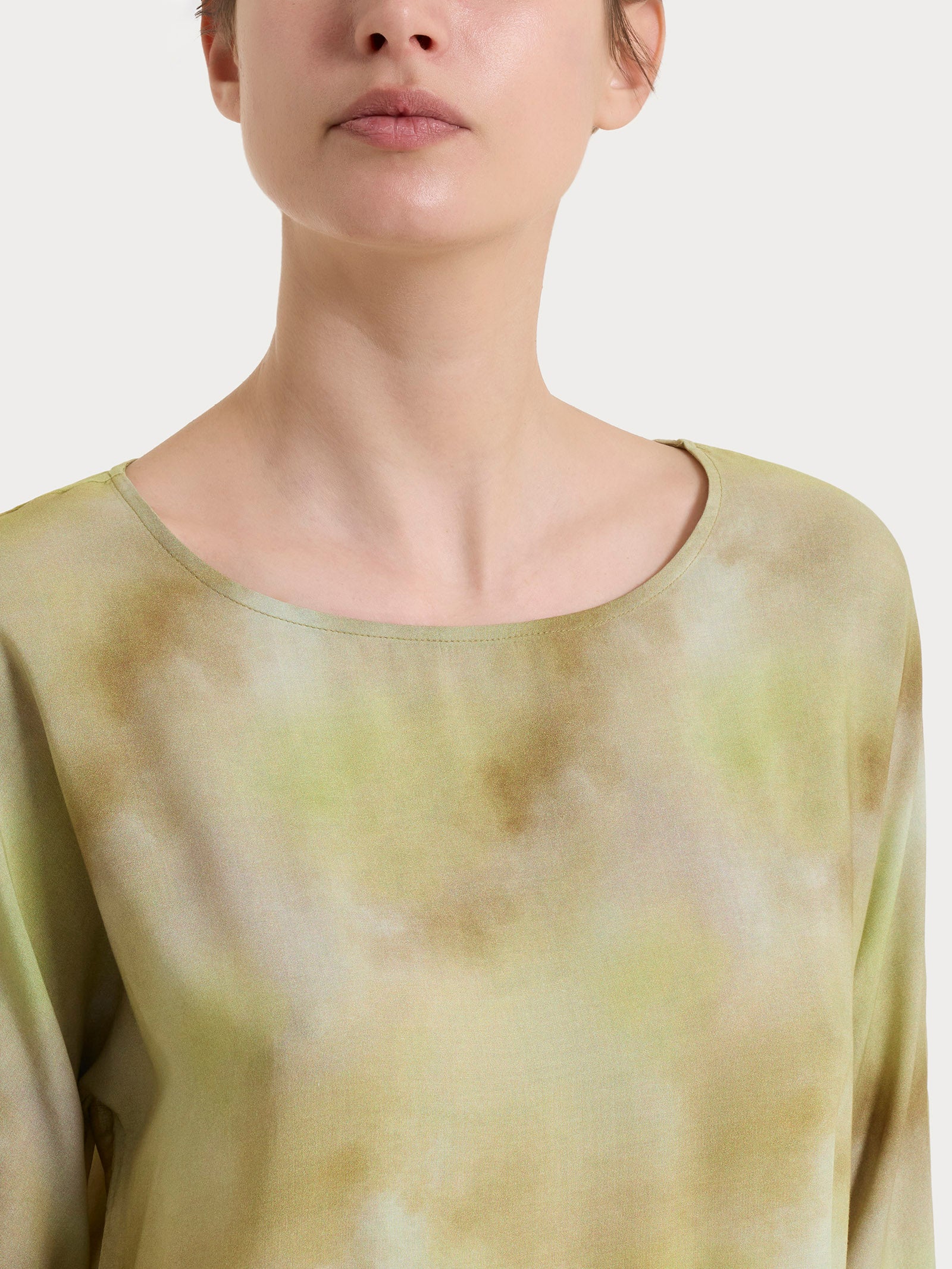 Blusa con manica 3/4 e fantasia in EcoSeta - Fant. Khaki - Image 4