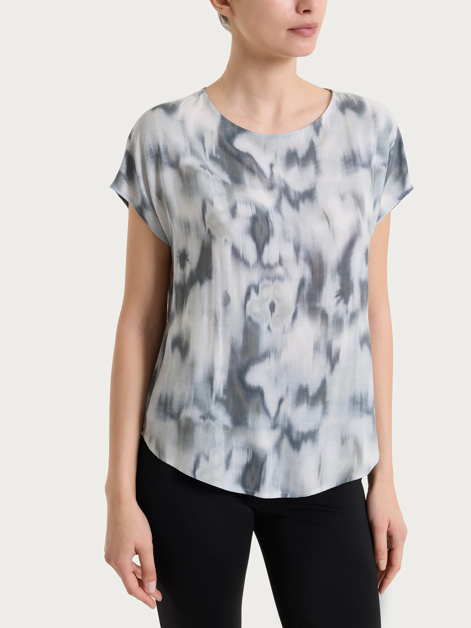 Blusa con manica corta e fantasia in EcoSeta - Fant. Turbulence