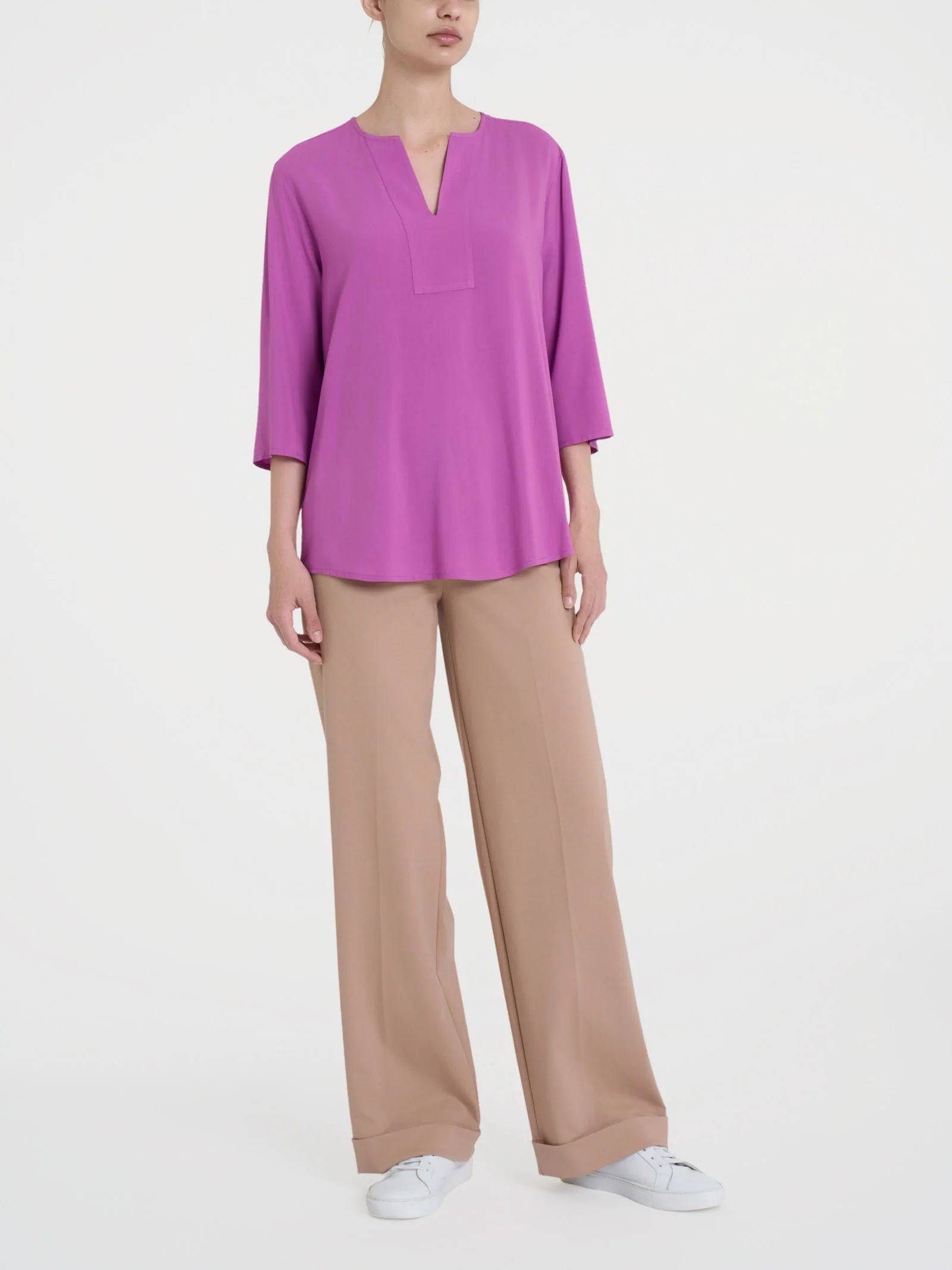Blusa con scollo a V e manica 3/4 in Ecoseta - Cattleya Orchid - Image 5