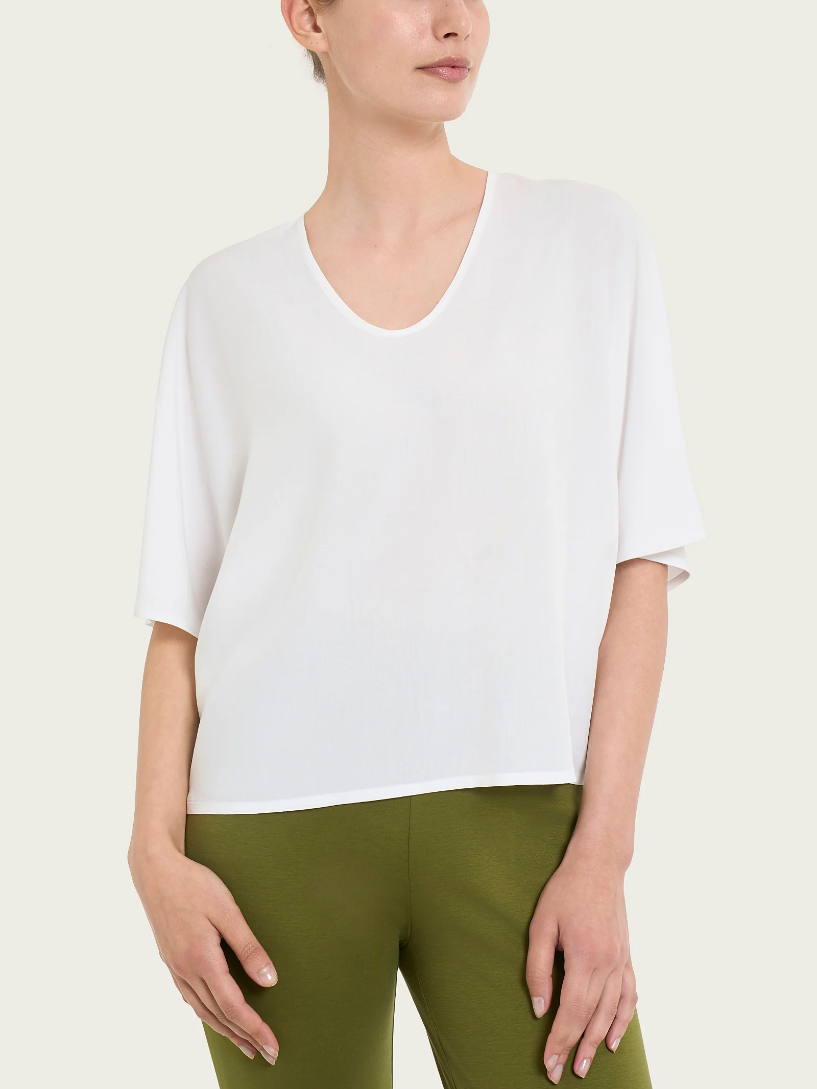 Blusa con scollo a V e manica al gomito in Ecoseta - Bianco
