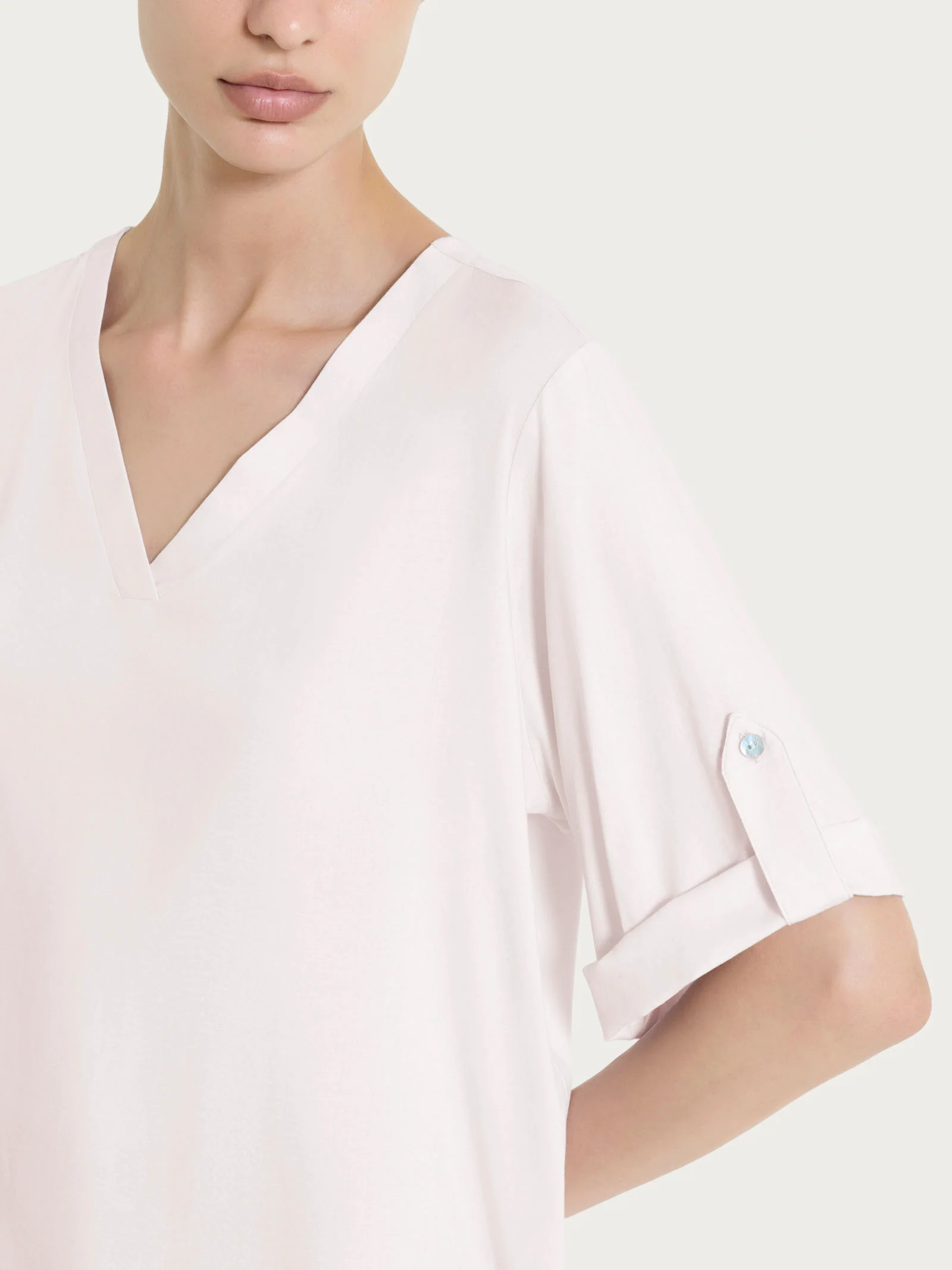 Blusa con scollo a V e manica risvoltabile in Voile Stretch - Hushed Violet - Image 4
