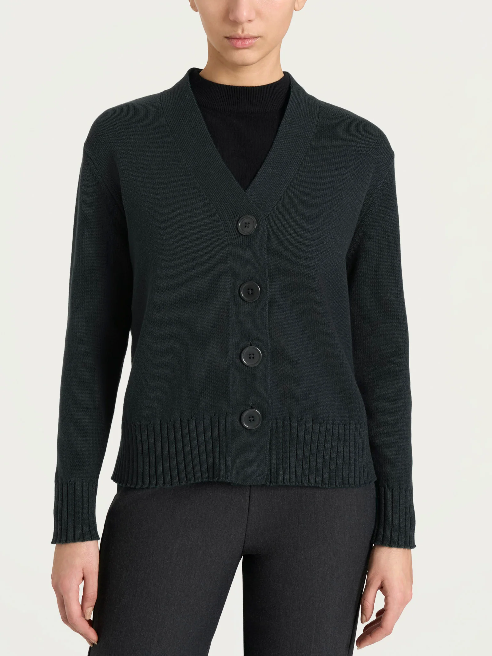 Cardigan con scollo a V e bottoni in Winter Cotton - Nero Mel.
