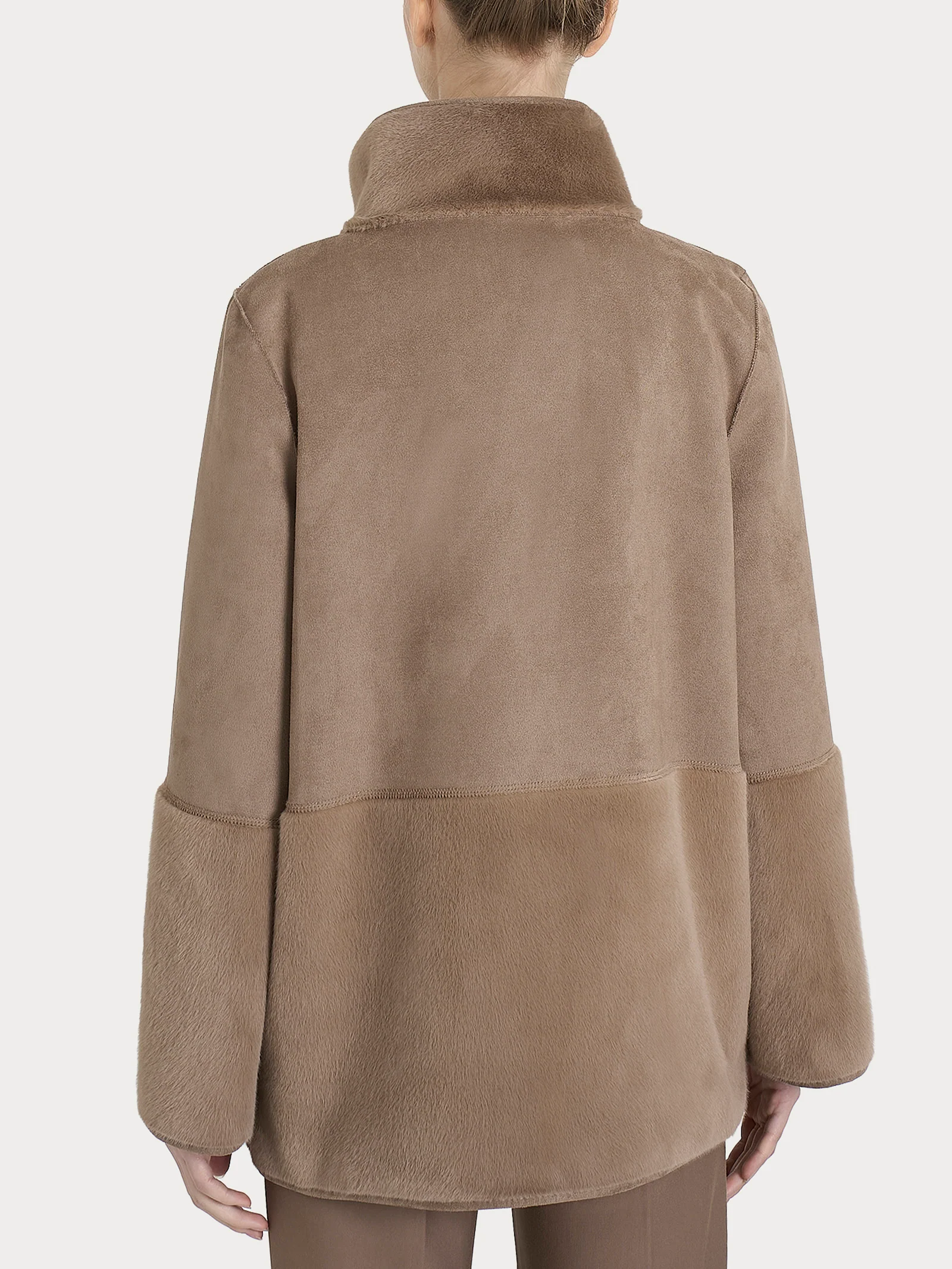 Giacca lunga con collo alto double-face in Vegan Shearling - Pine Bark - Image 4