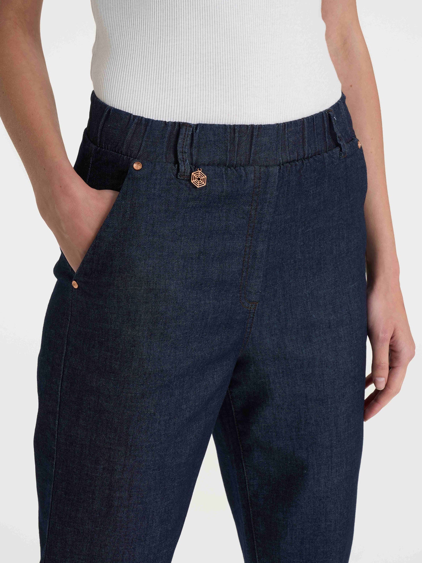 Jeans a carota con tasche in Light Denim - Indigo - Image 4