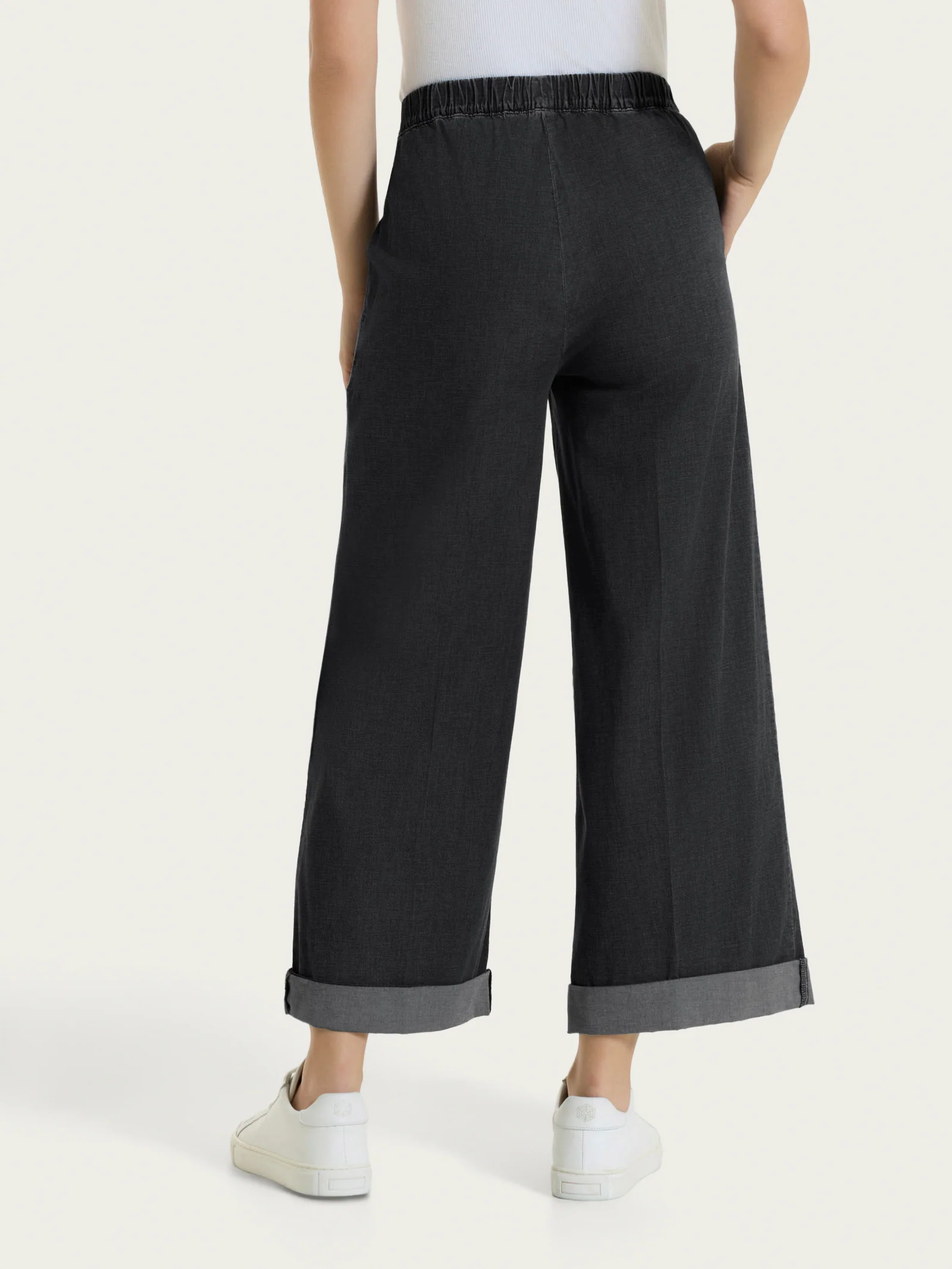 Jeans ampio alla caviglia con vita piatta in Super Light Denim - Gray Black - Image 2