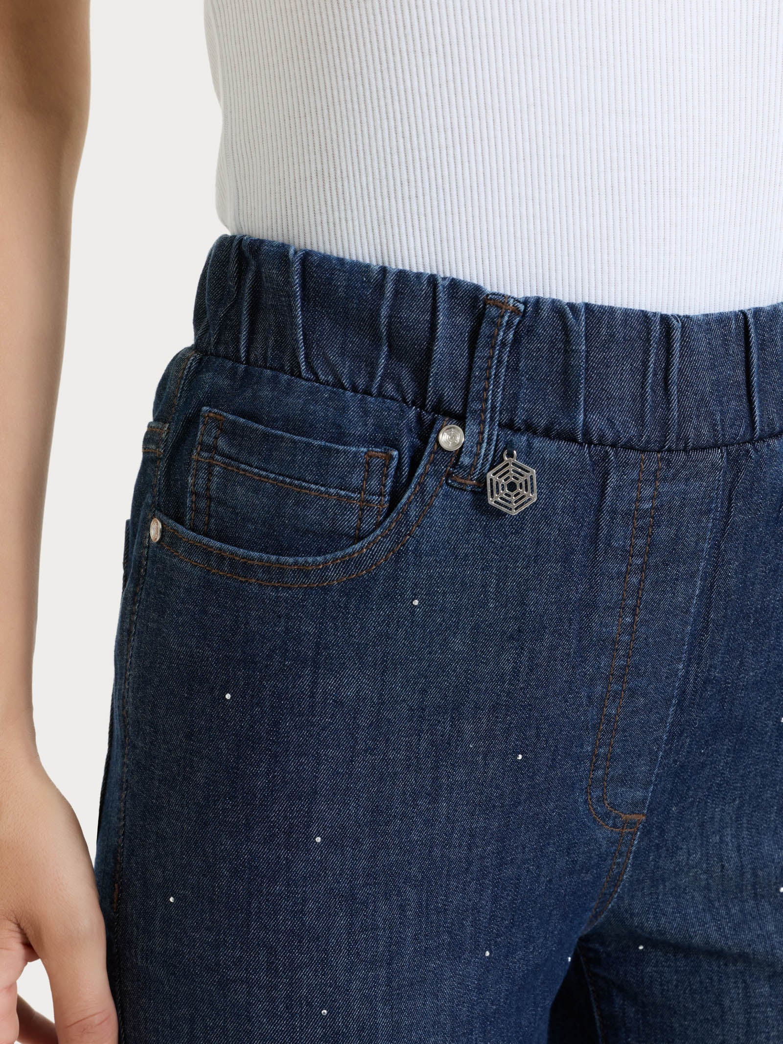 Jeans dritto con tasche e strass in Light denim - Indigo - Image 3