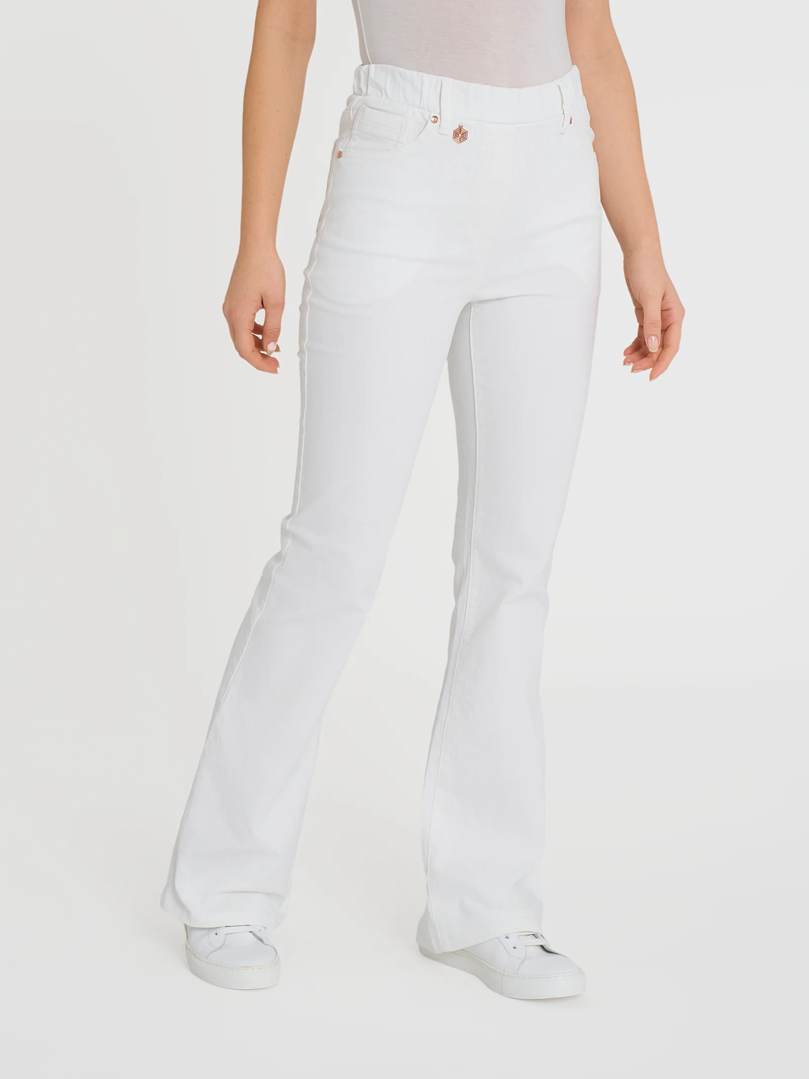 Jeans flare con tasche in Light Denim - Bianco
