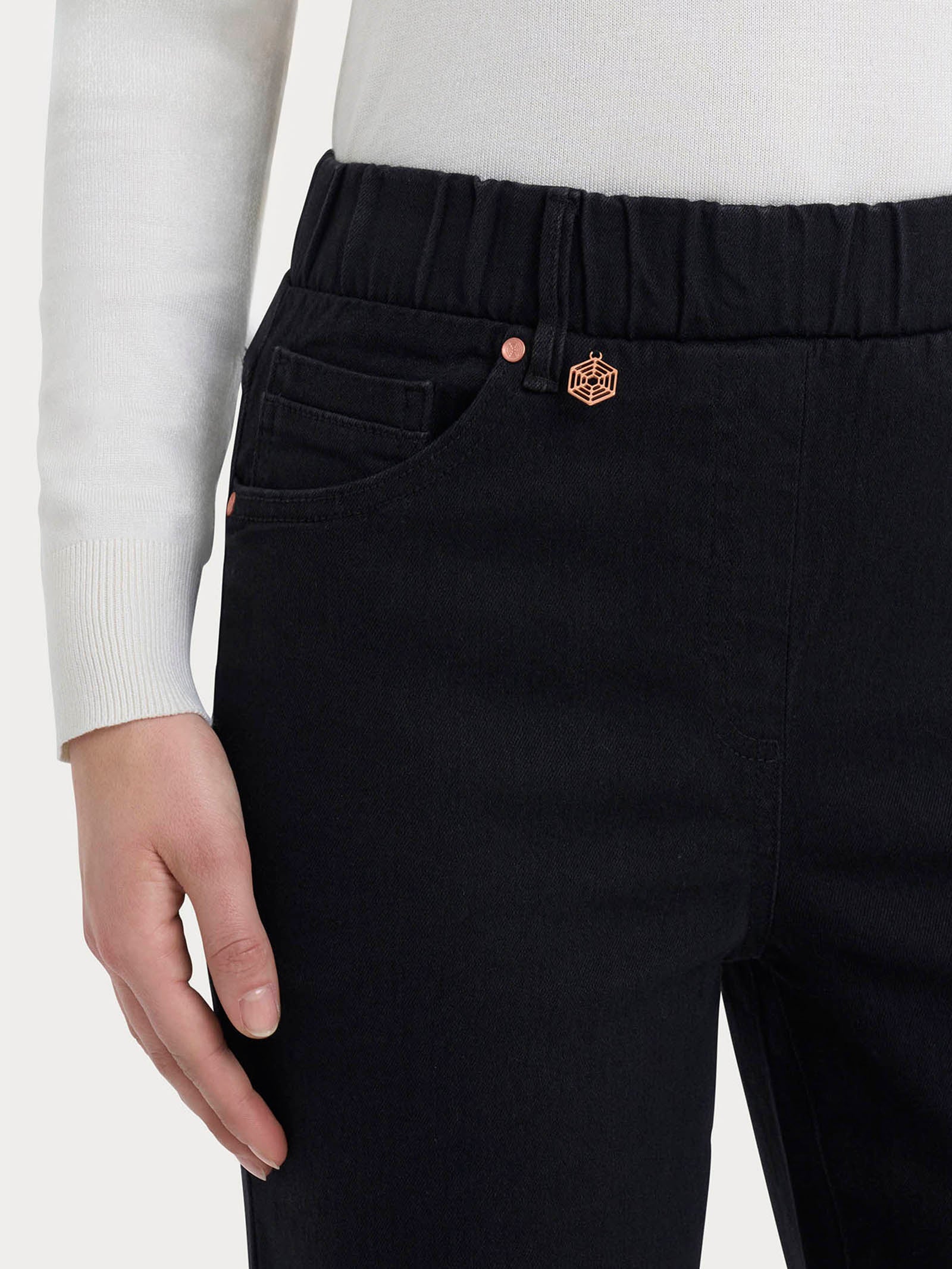 Jeans Flare in 4 Seasons Denim  - Nero - Image 4