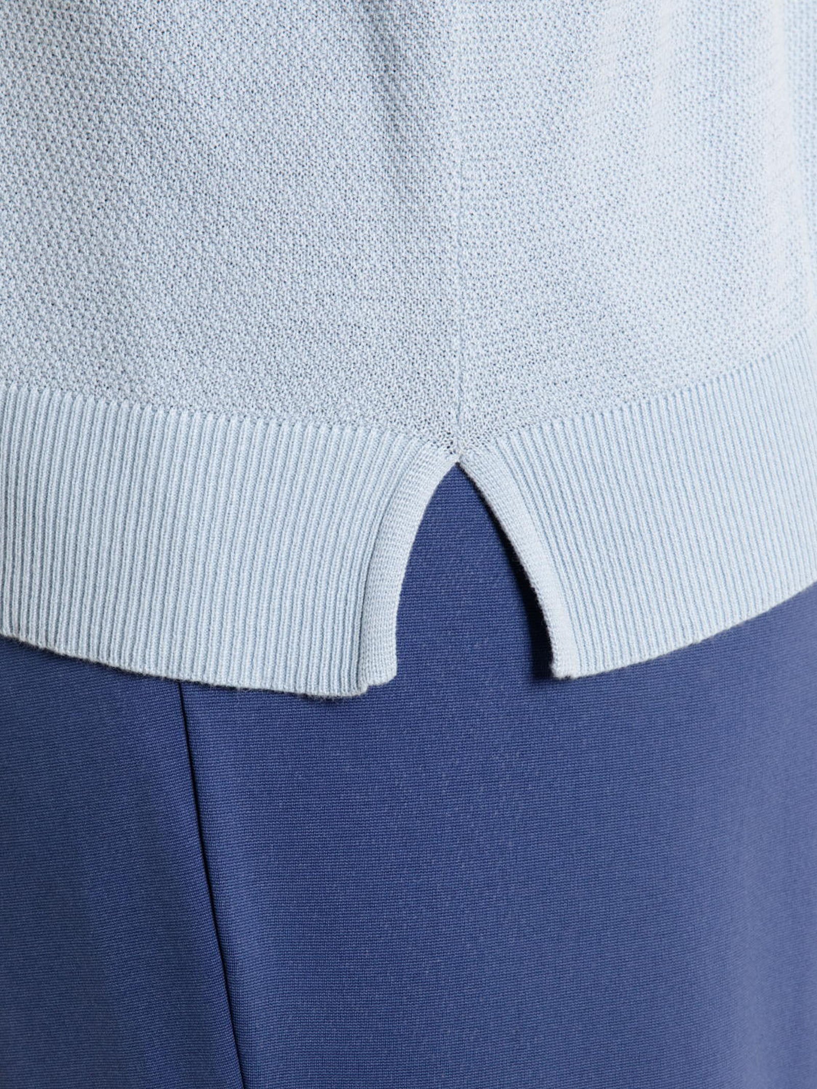 Maglia girocollo in punto piquet di puro cotone - Dusty Blue - Image 4