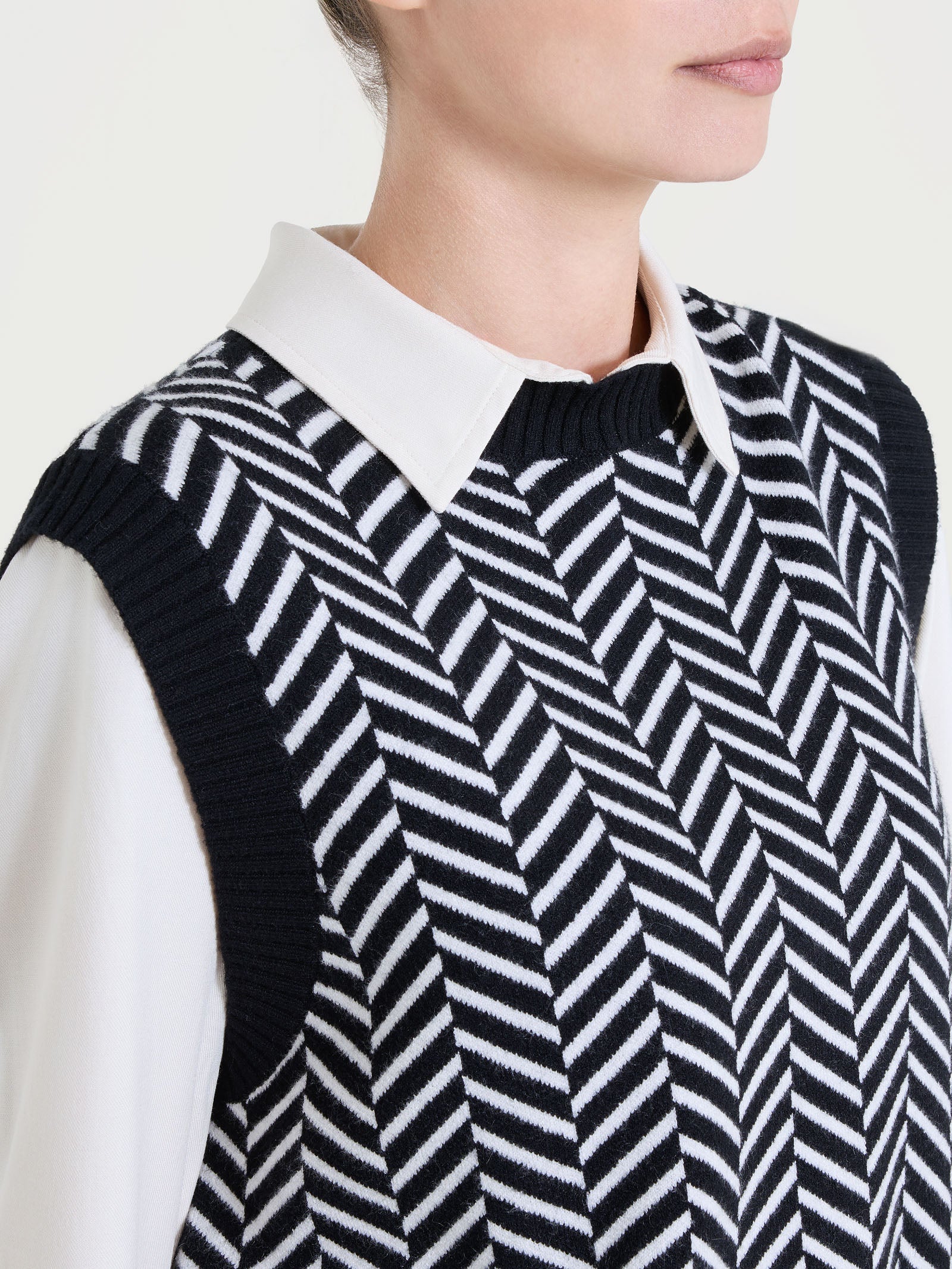 Maglia smanicata con fantasia spigata in Super Soft - Fant.Nero - Image 3