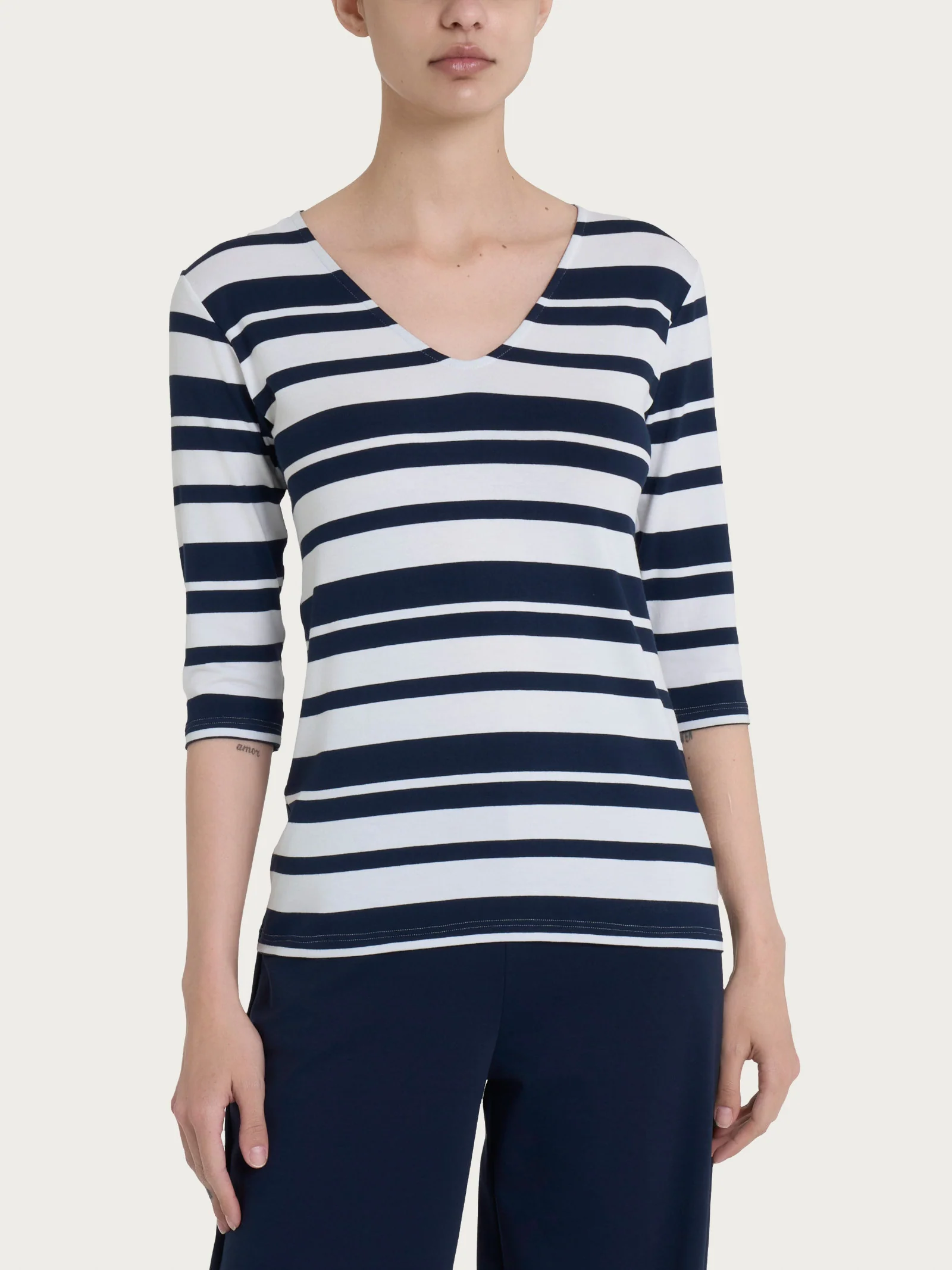 Maglietta con stripes e scollo a V in Viscosa Summer - Fant. Bleu Riga Alternata