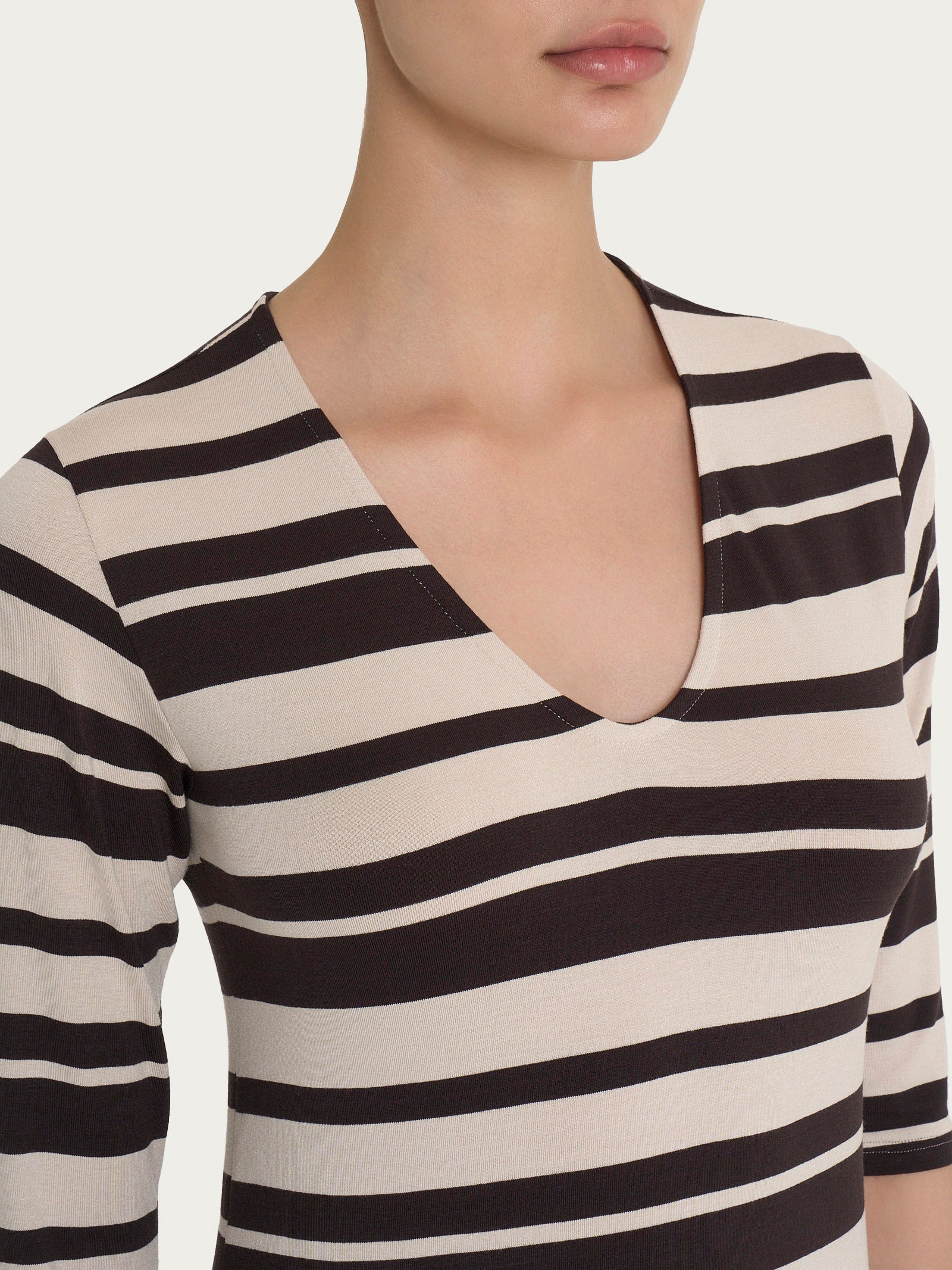Maglietta con stripes e scollo a V in Viscosa Summer - Fant. Chocolate Torte Riga Alternata - Image 3