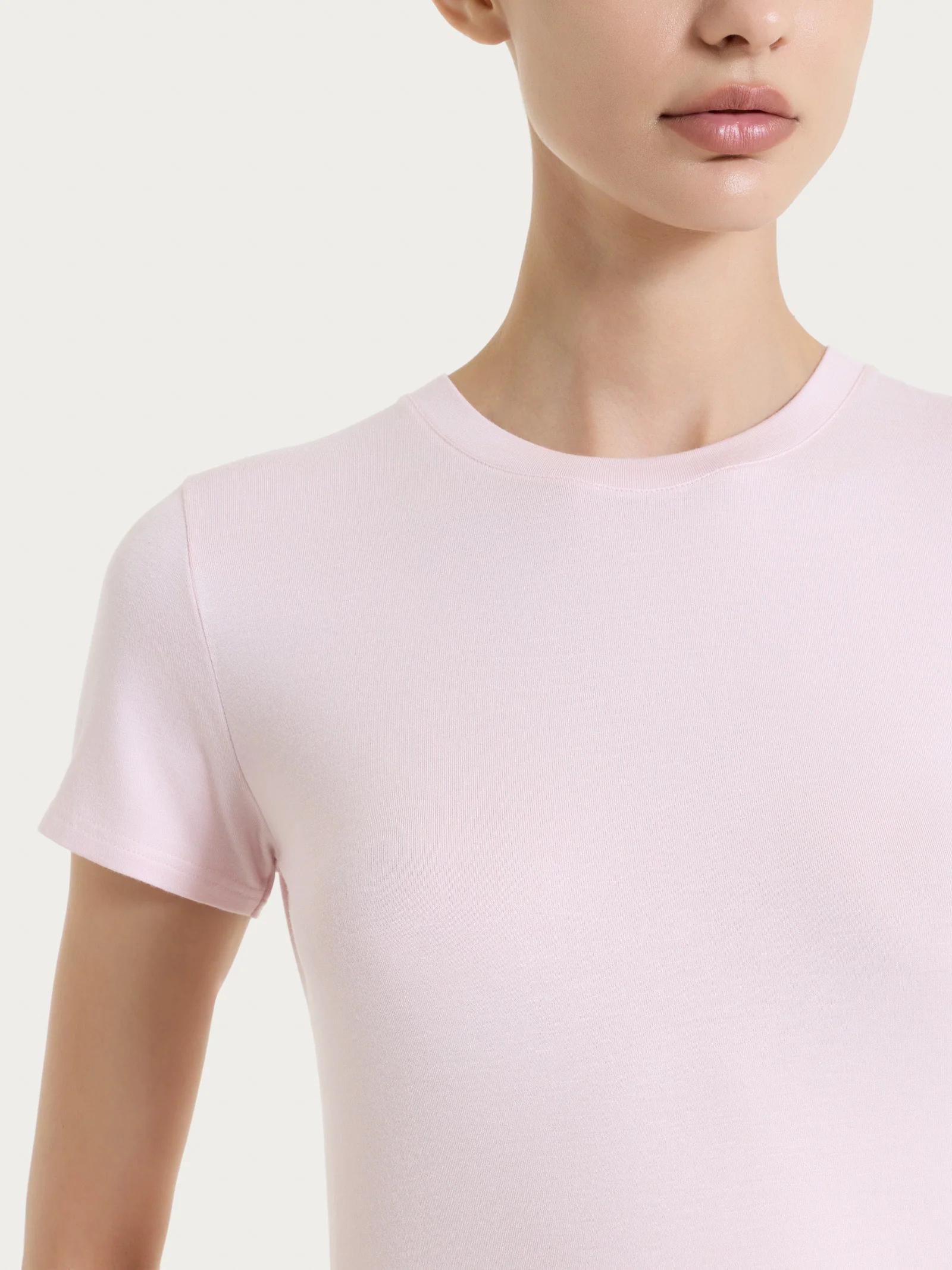 Maglietta girocollo chiuso in Ultralight - Pale Lilac - Image 6
