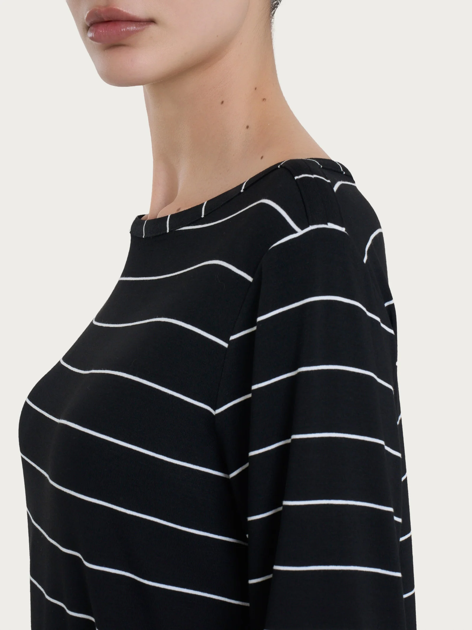 Maglietta soft con stripes spaziate in Viscosa Summer - Fant. Nero Riga Spaziata - Image 3