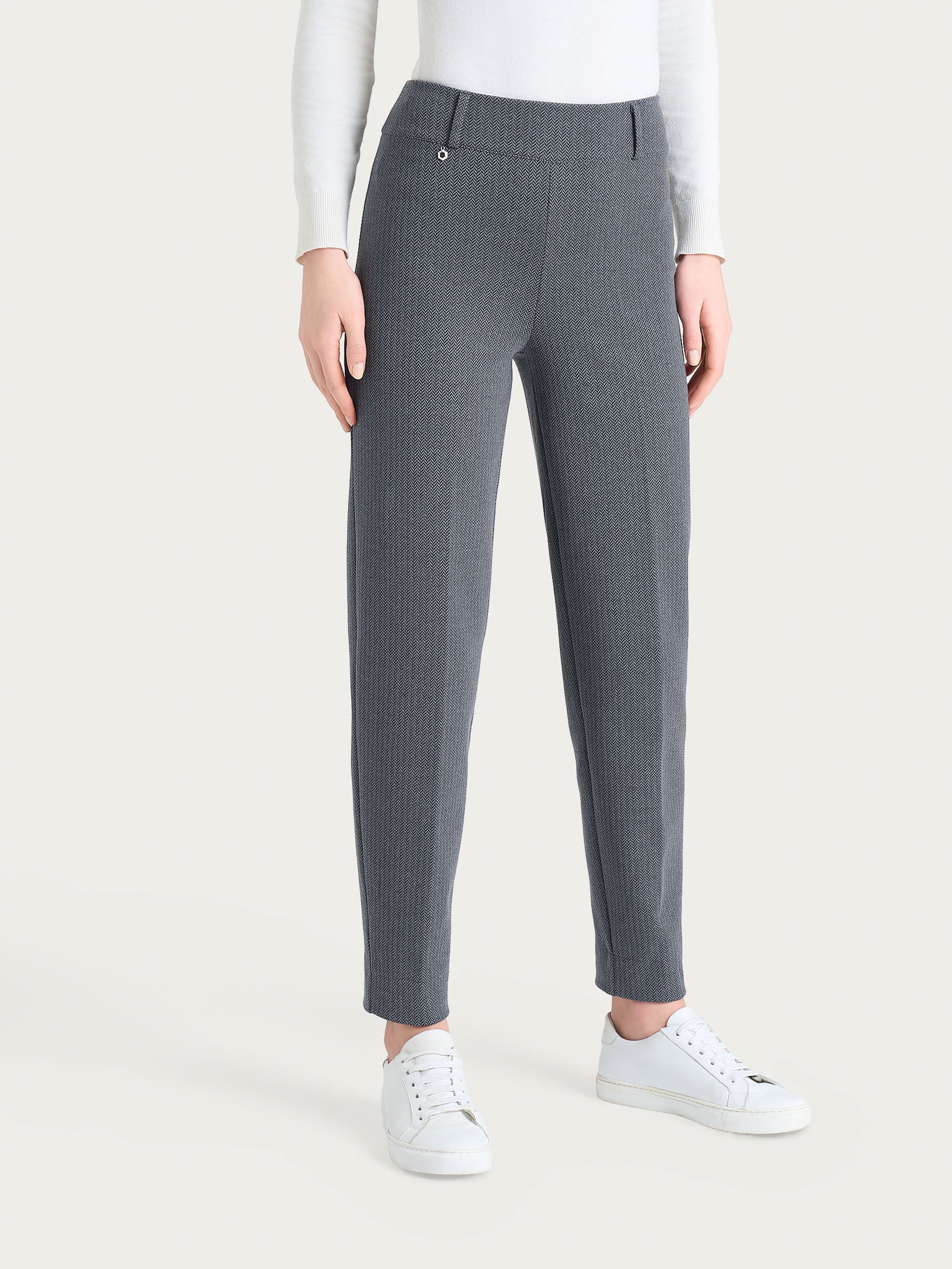 Pantalone a carota con fantasia a spina di pesce in Eco Jacquard - Fant.Ardesia Mel.