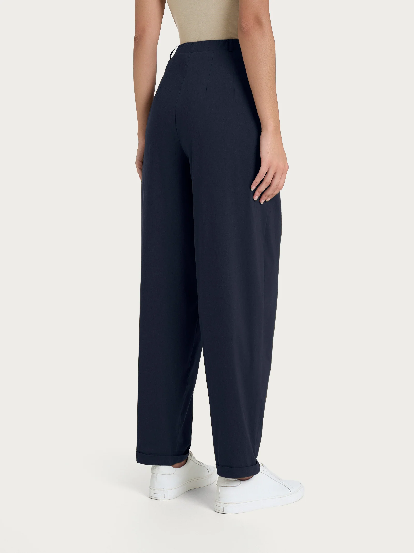 Pantalone a carota con tasche e pinces in Super Fresh - Bleu - Image 2