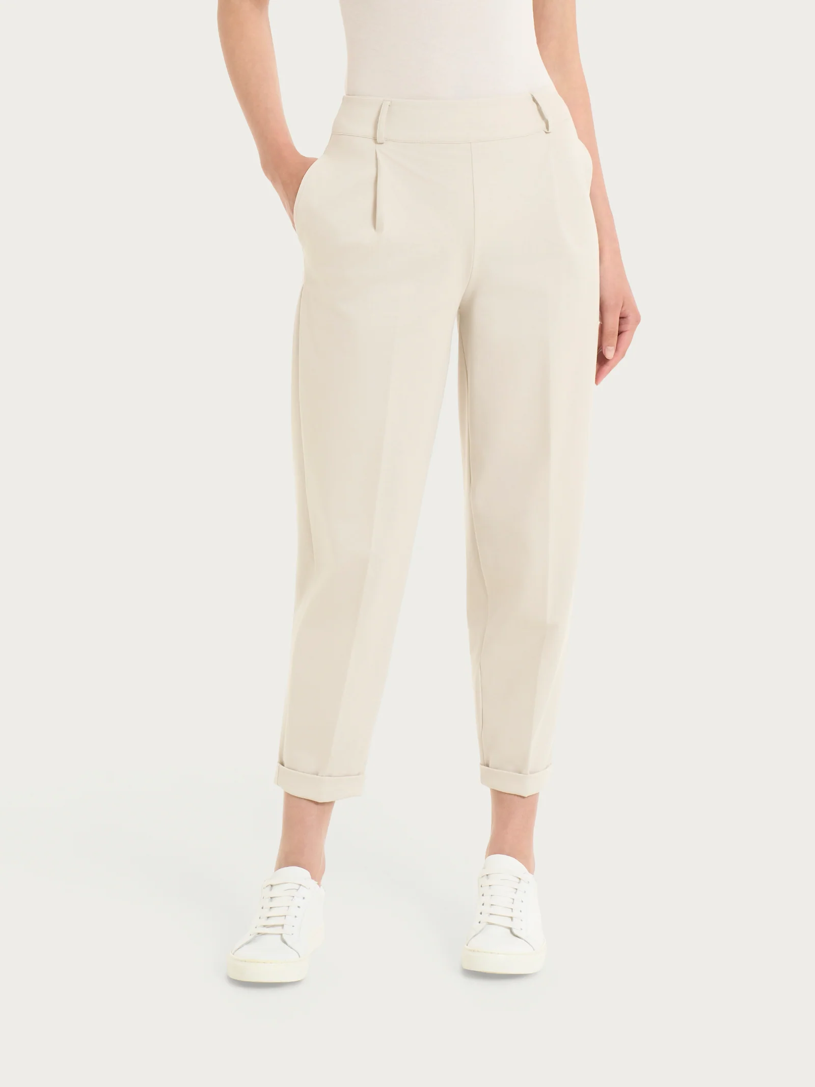 Pantalone a carota con tasche in Compact Light - Champignon
