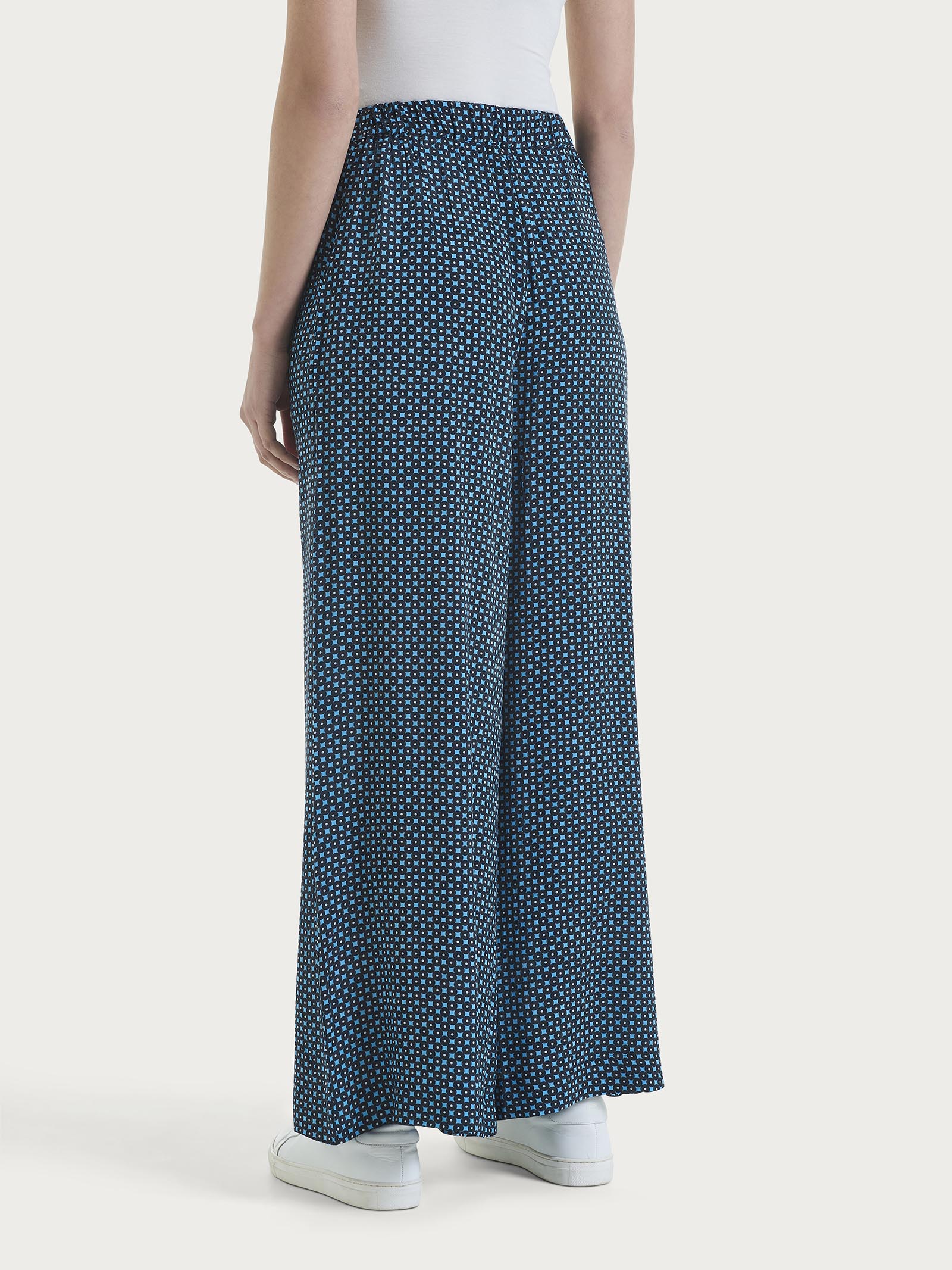 Pantalone a palazzo con tasche e micro pattern in Ecoseta - Fant. Aquarius - Image 2