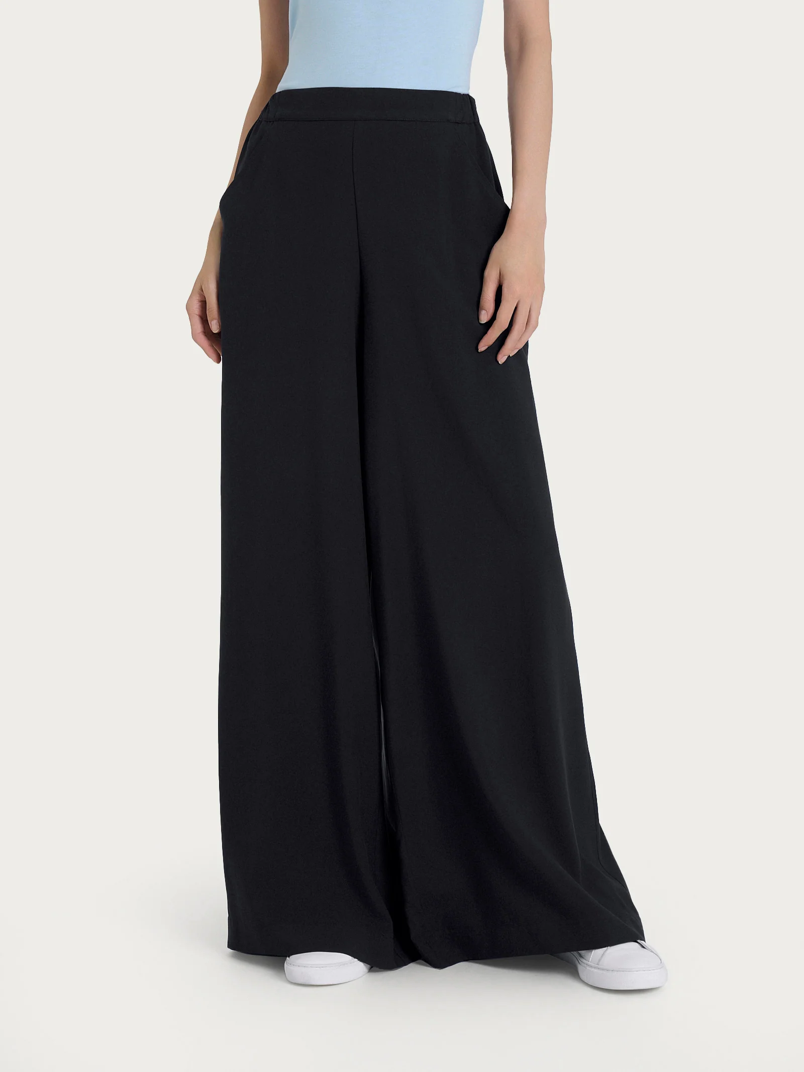 Pantalone a palazzo con tasche in Ecoseta - Nero