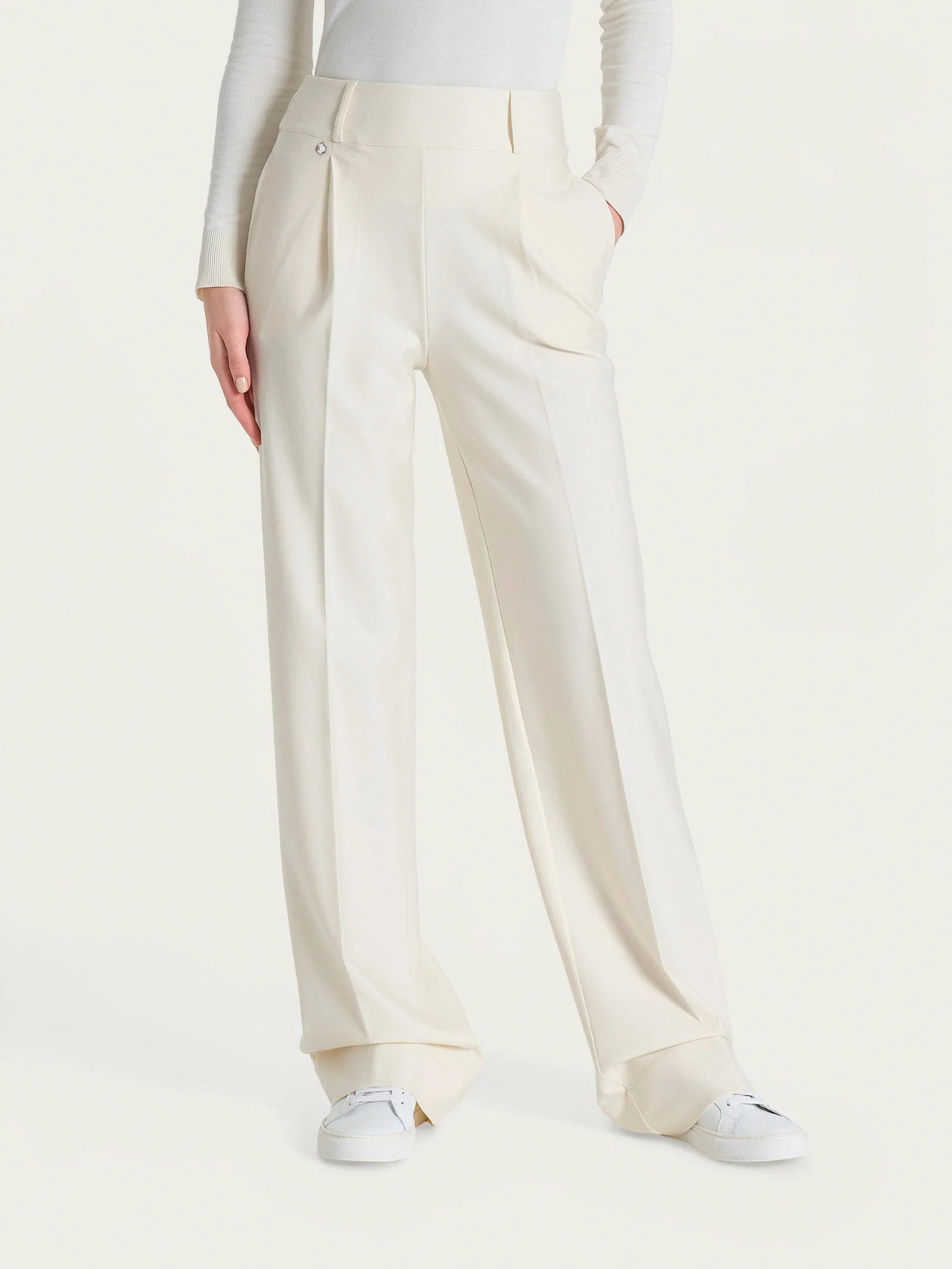 Pantalone ampio con tasche e pinces in Compact  - Avorio