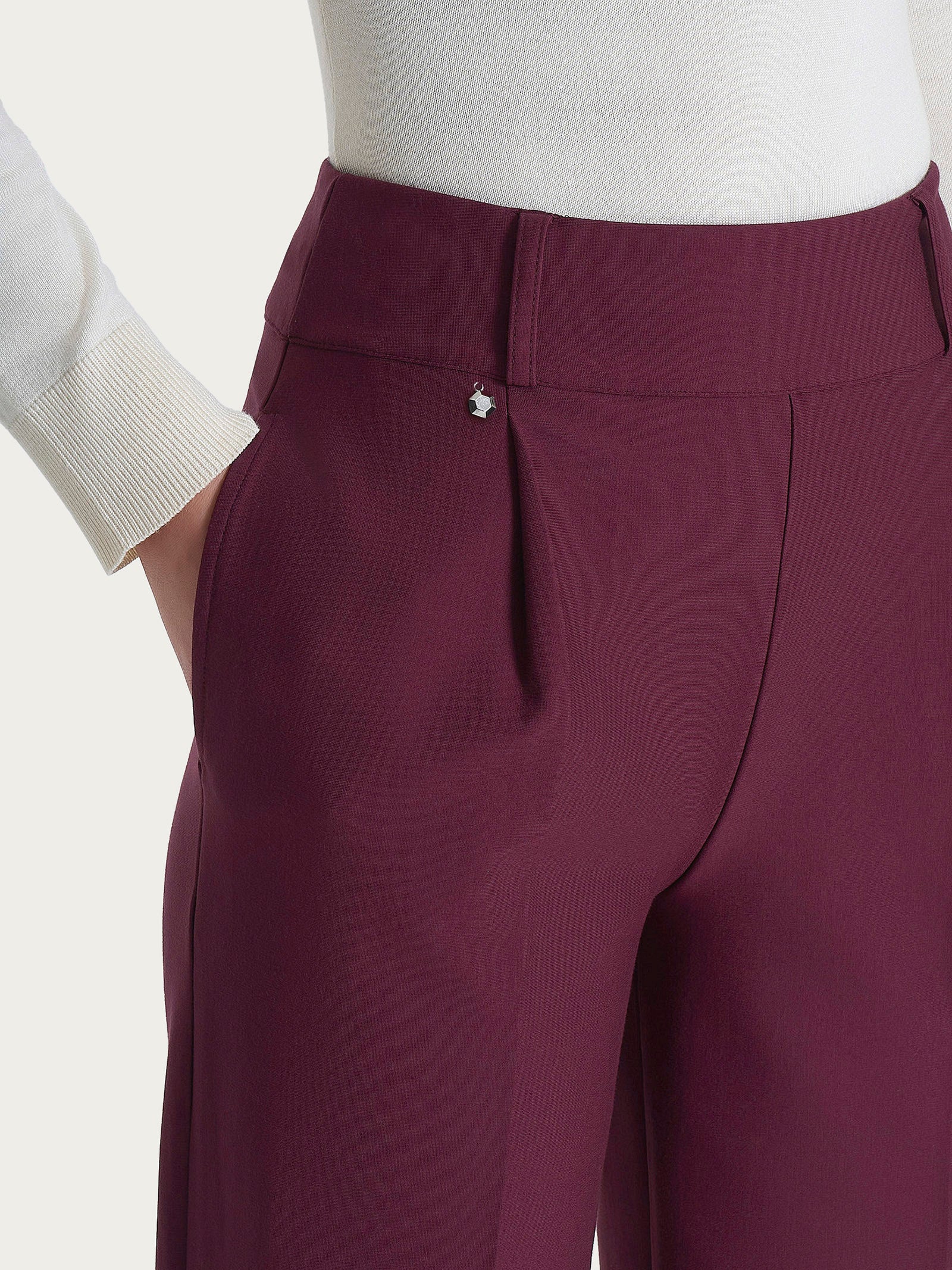 Pantalone ampio con tasche e pinces in Compact - Fig - Image 5