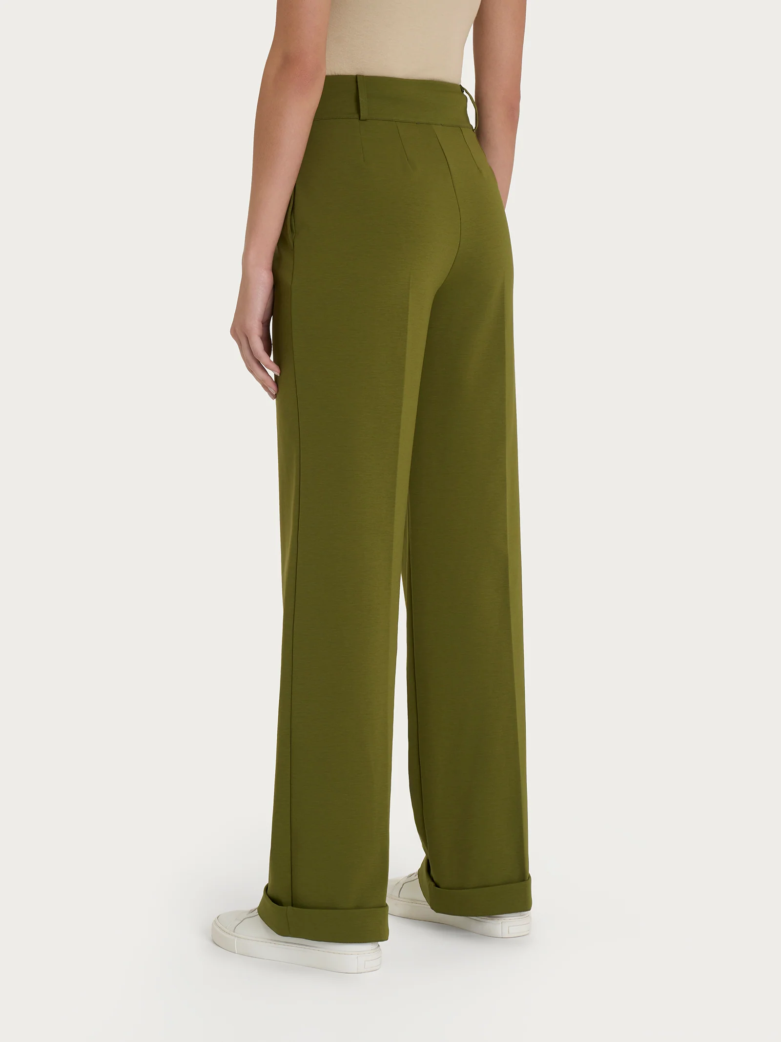 Pantalone ampio con tasche e pinces in Compact Light - Sphagnum - Image 3