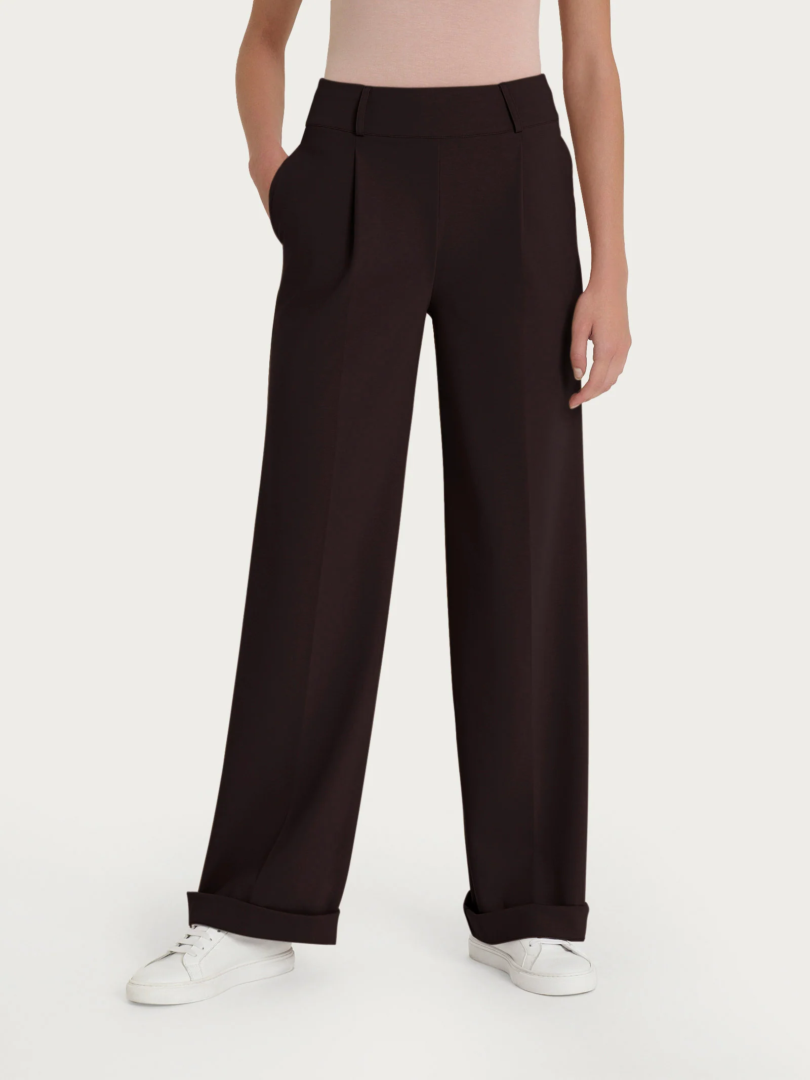 Pantalone ampio con tasche e pinces in Compact Light - Chocolate Torte