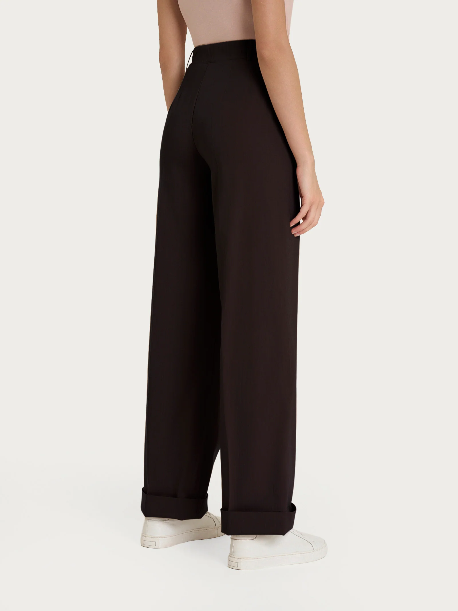 Pantalone ampio con tasche in Super Natural - Chocolate Torte - Image 2