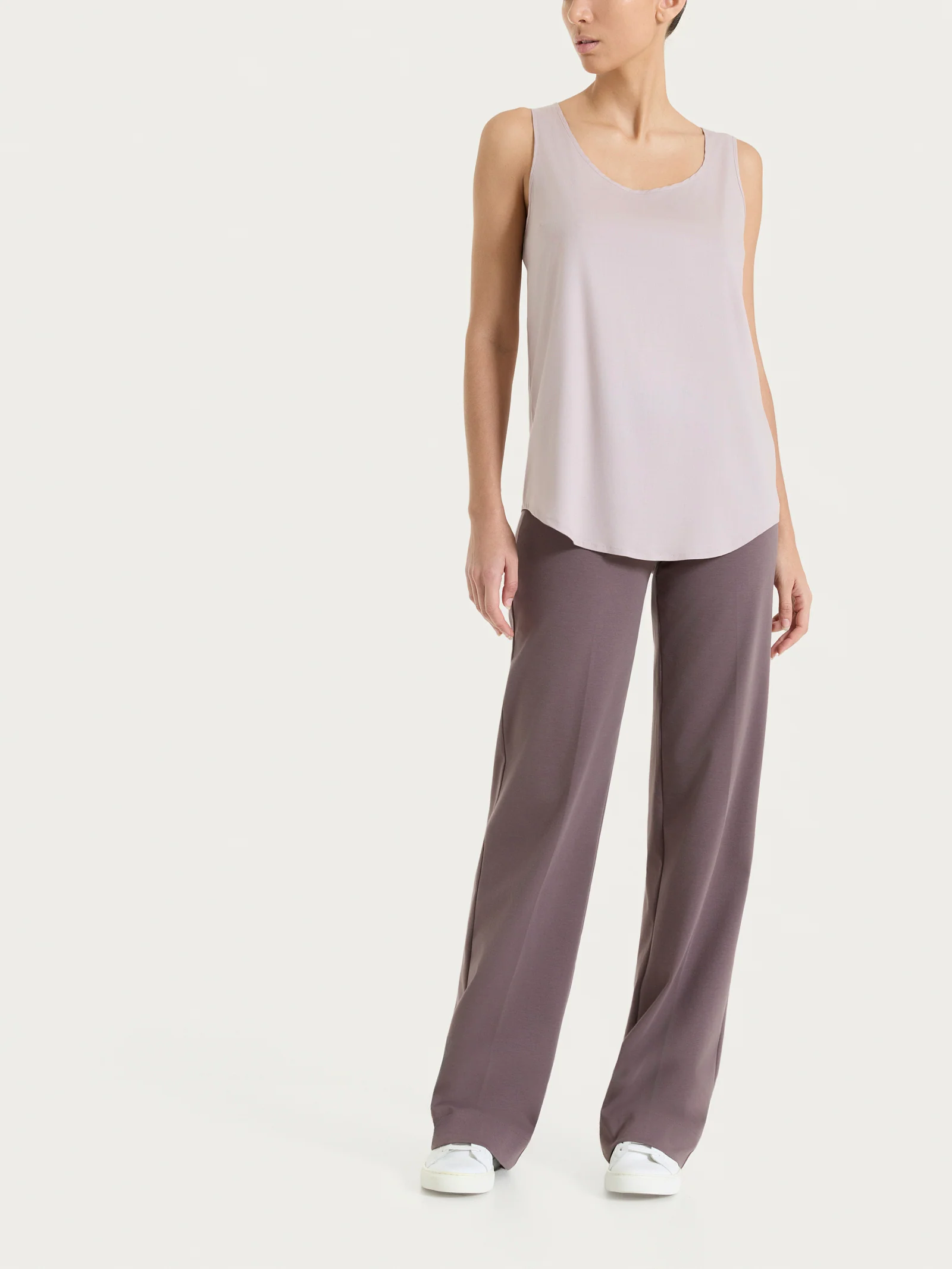Pantalone ampio in Compact Light - Plum Truffle - Image 6