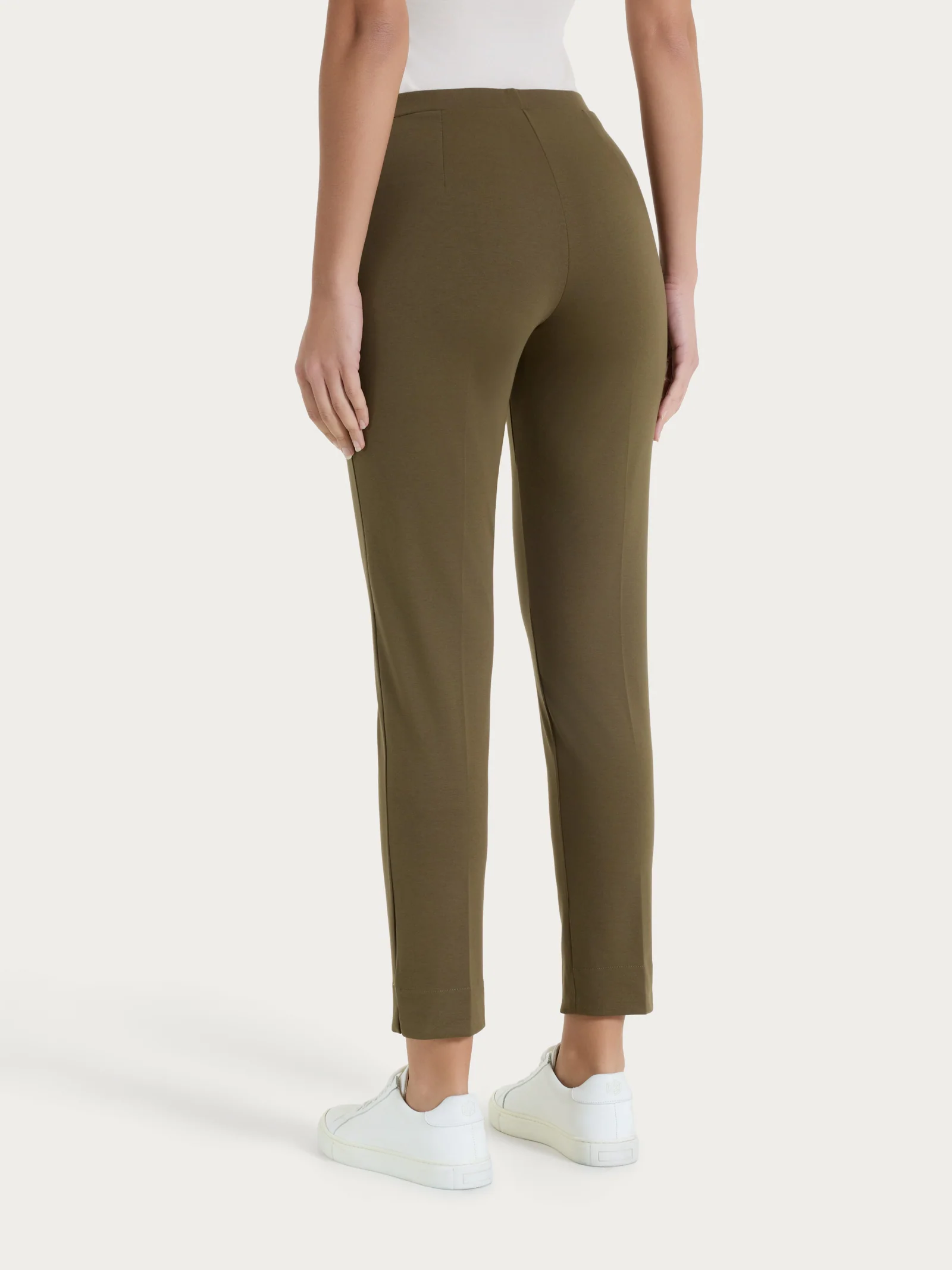 Pantalone capri con spacchetti in Compact Light - Dark Olive - Image 5