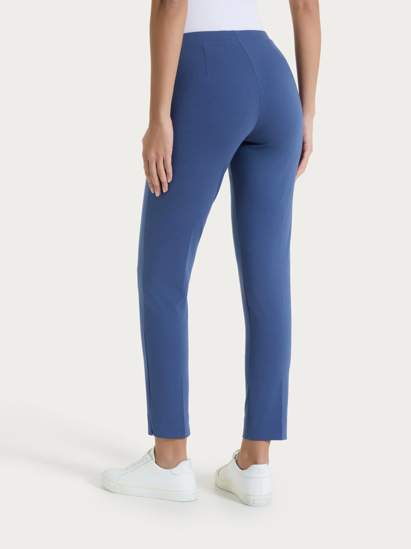 Pantalone capri con spacchetti in Compact Light - Oceana - Image 2