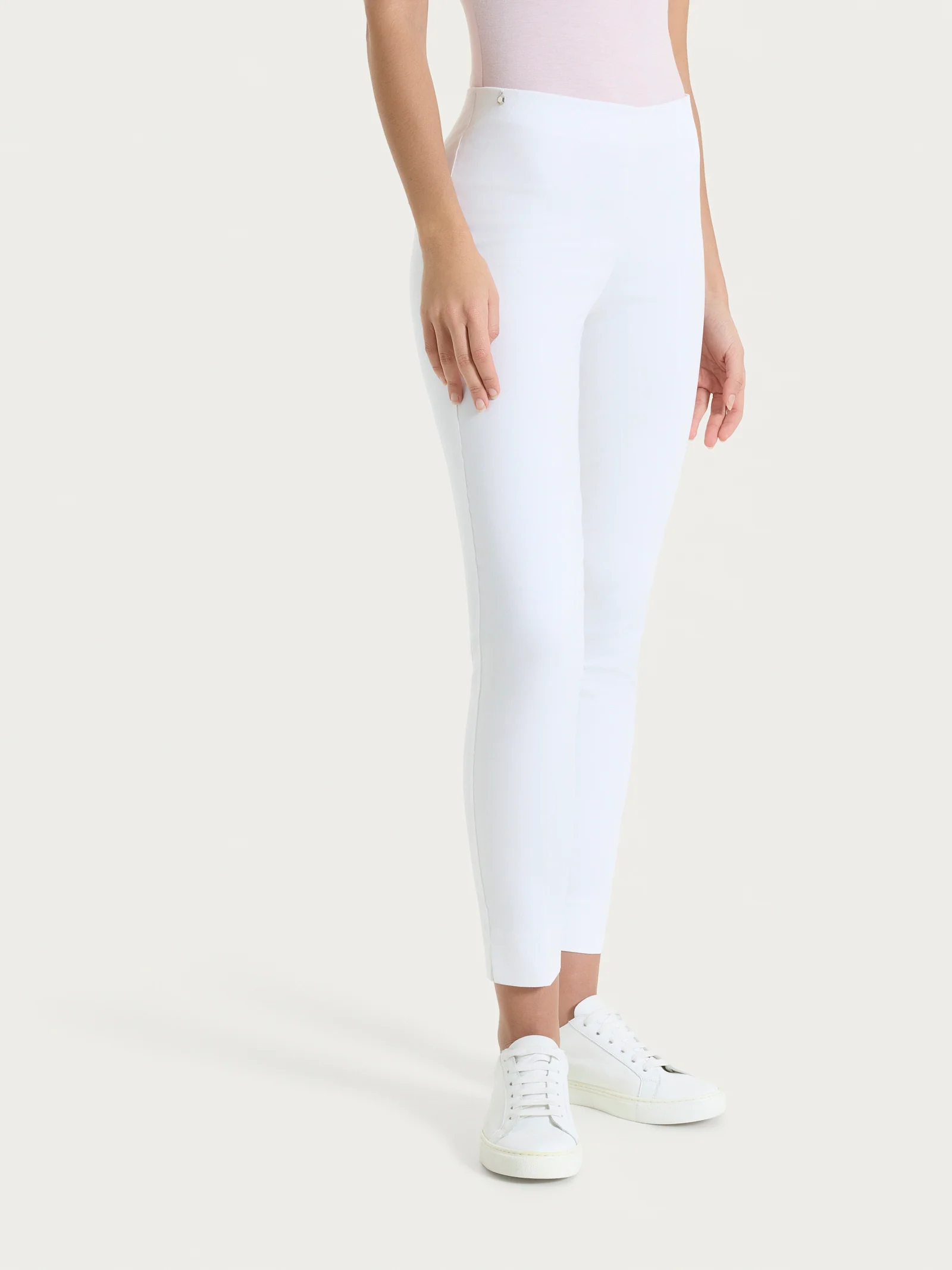 Pantalone capri con spacchetti in Satin Power - Bianco
