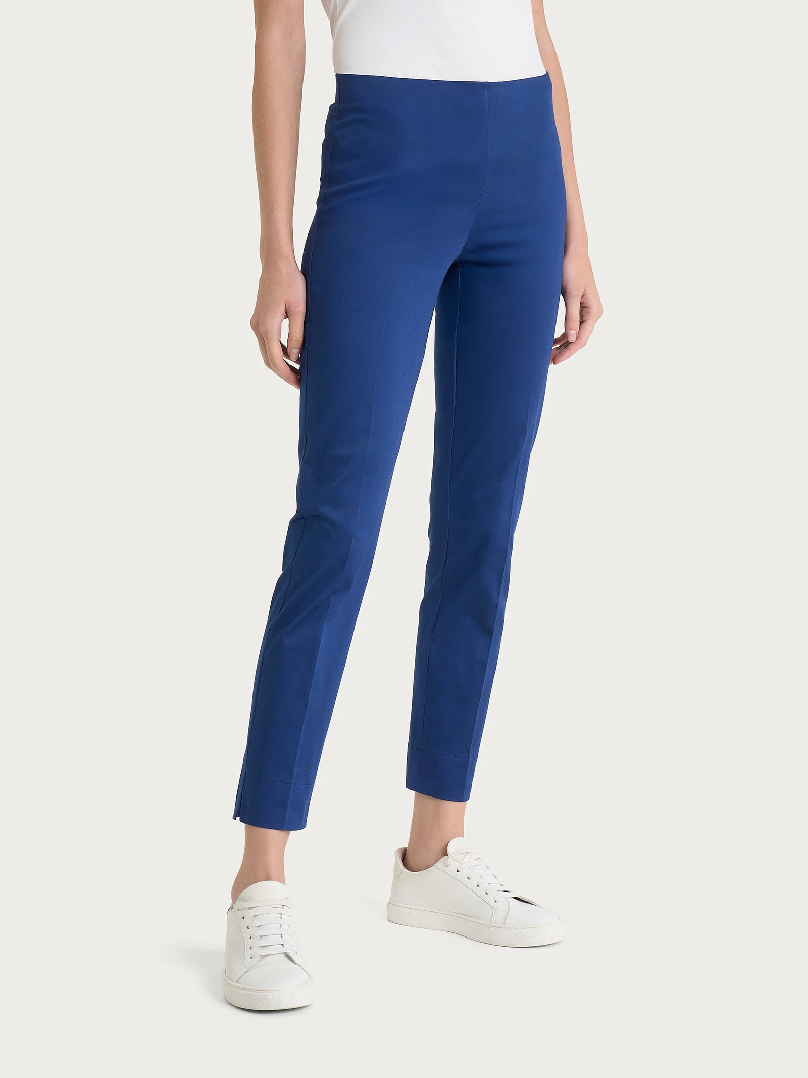 Pantalone capri con spacchetti in Satin Power - Blueberry