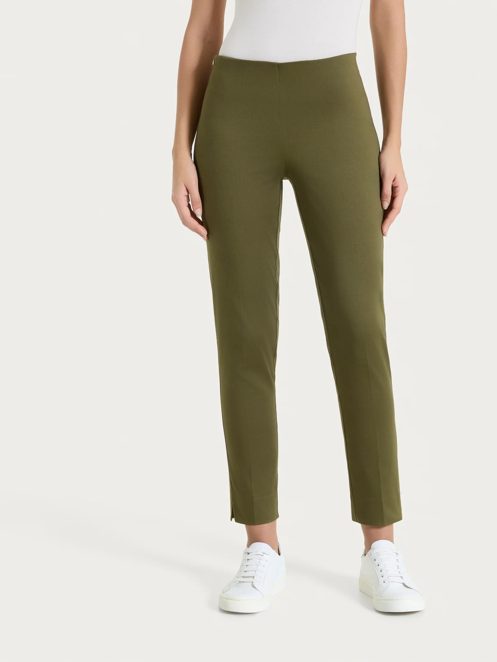 Pantalone capri con spacchetti in Satin Power - Dark Olive