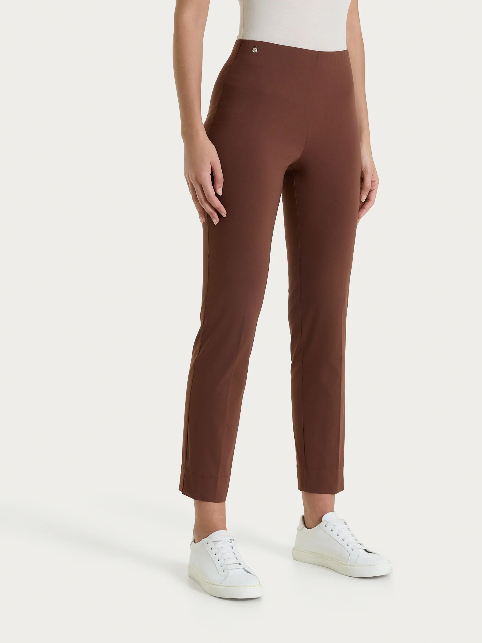 Pantalone capri con spacchetti in Super Fresh - Cappuccino