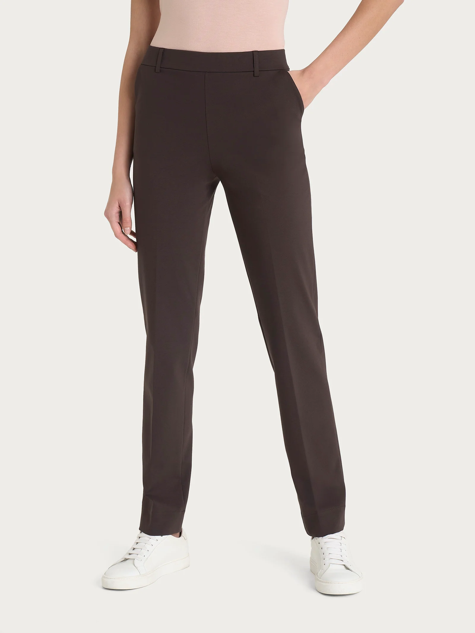 Pantalone dritto con tasche in Compact Light - Chocolate Torte