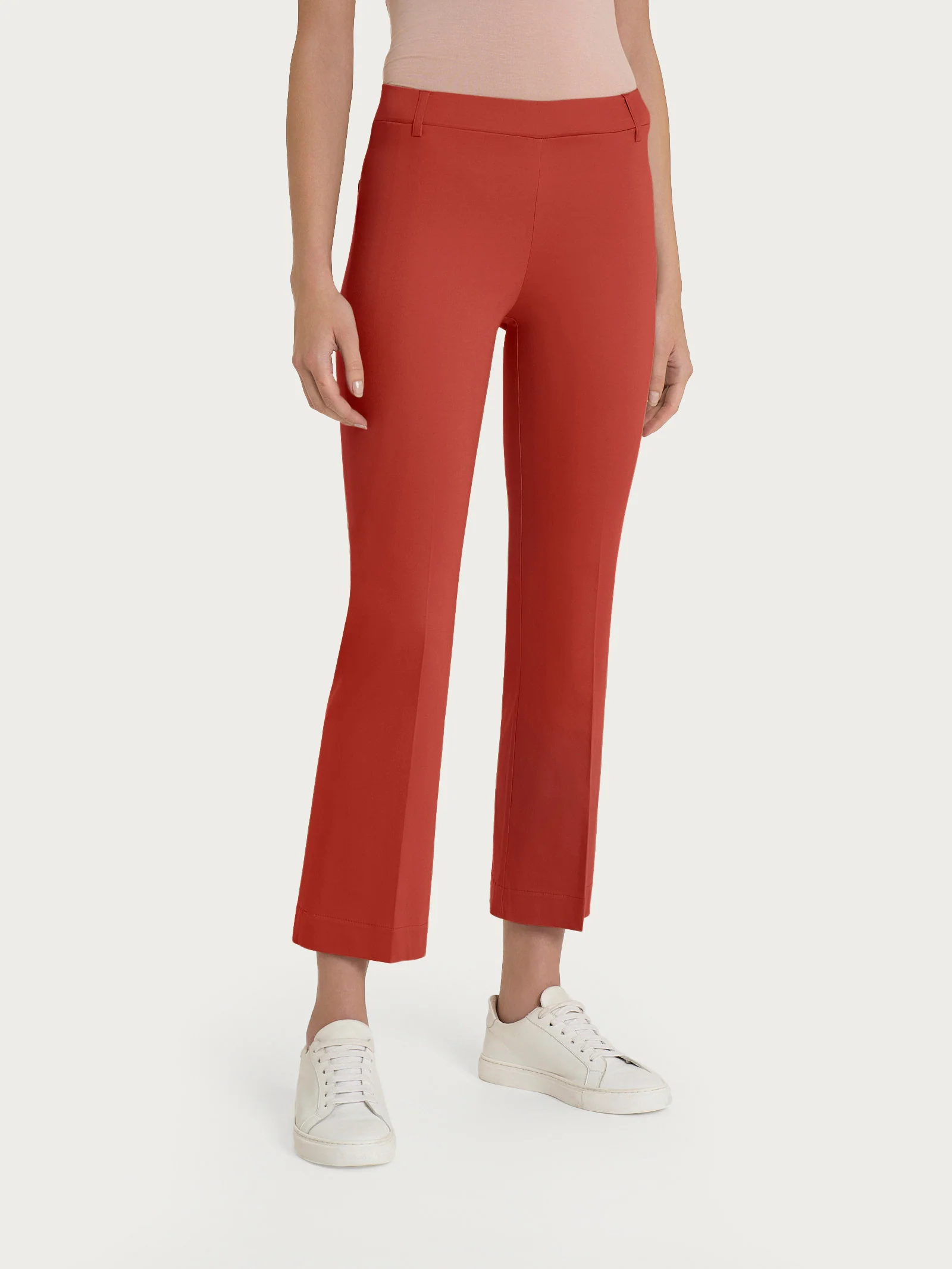Pantalone flare alla caviglia in Satin Power - Red Ochre