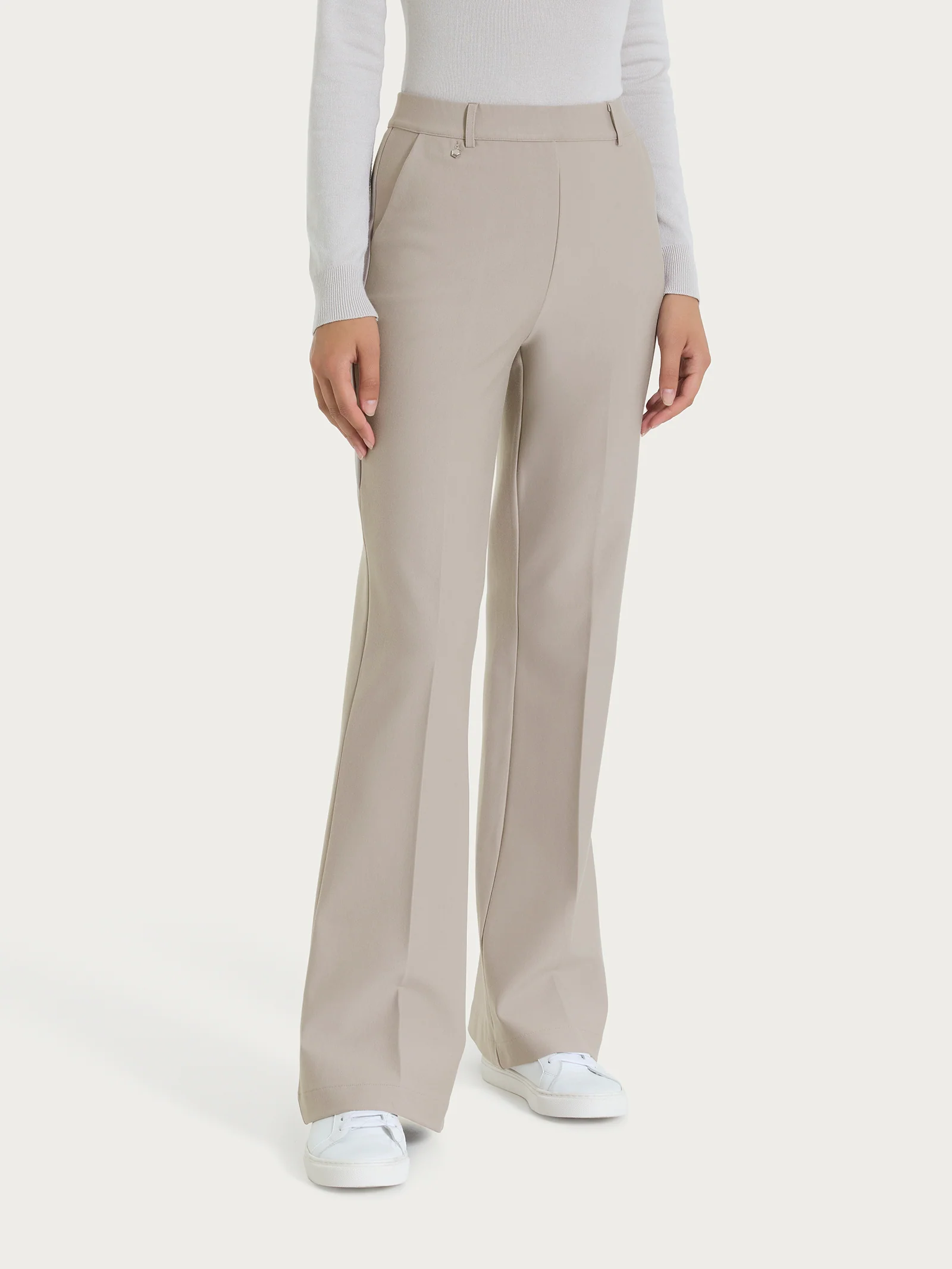 Pantalone flare lungo con tasche in Compact - String