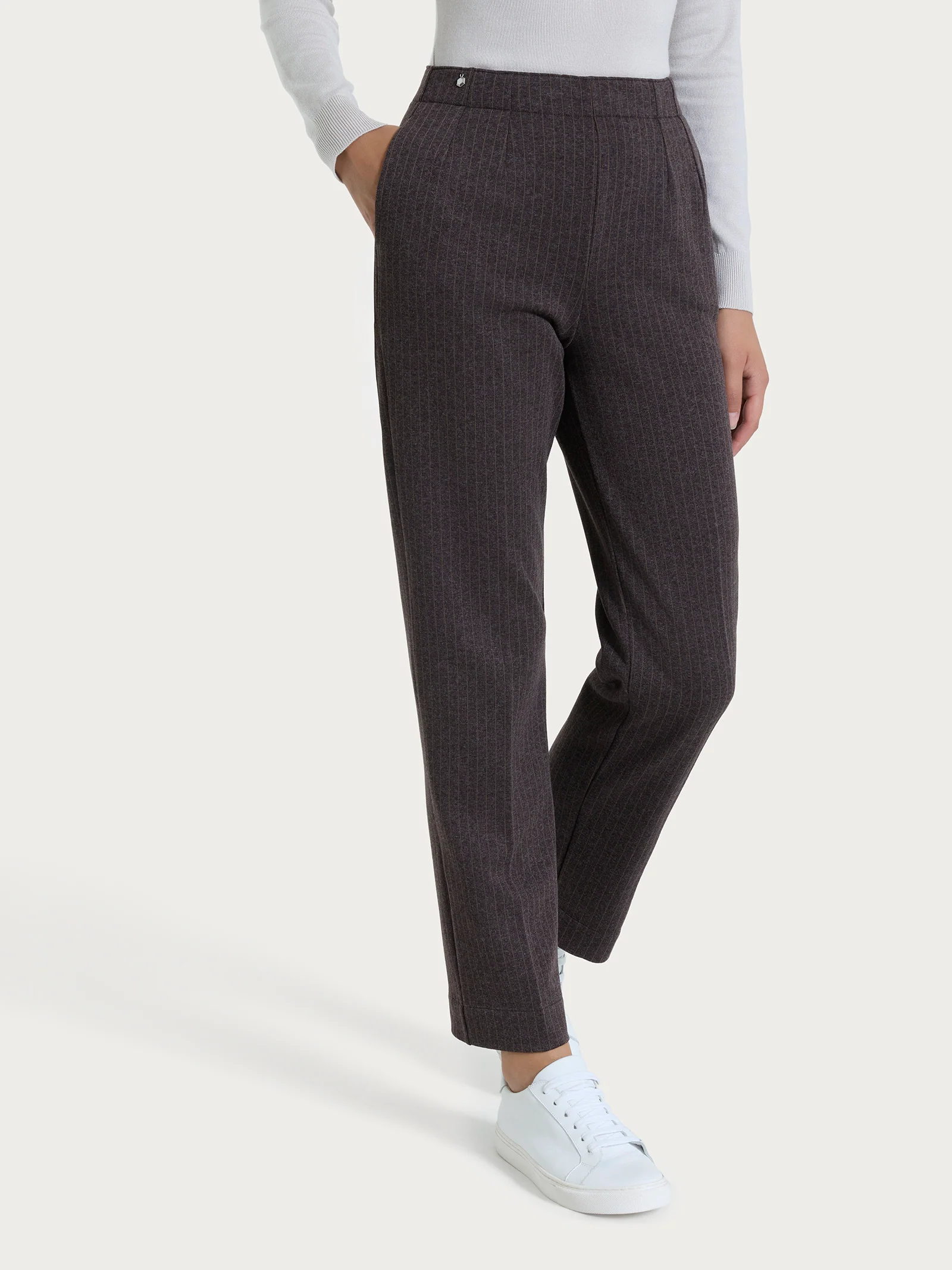 Pantalone gessato dritto con tasche in Eco Jacquard - Fant. Chocolate Torte Mel.