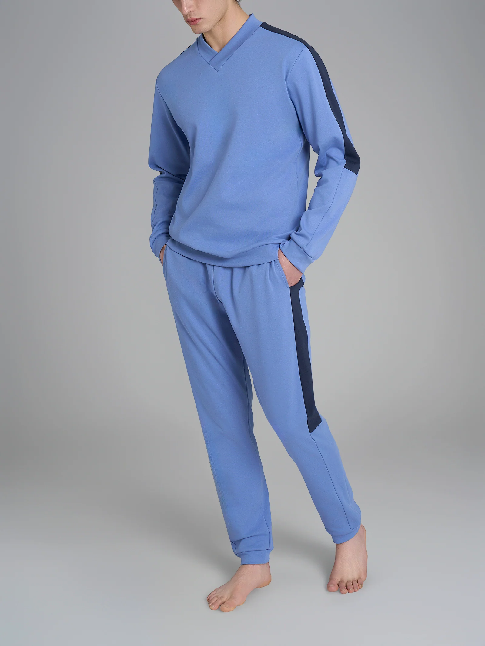 Pigiama con scollo a V e bordatura in interlock di cotone - Fant. Colony Blue