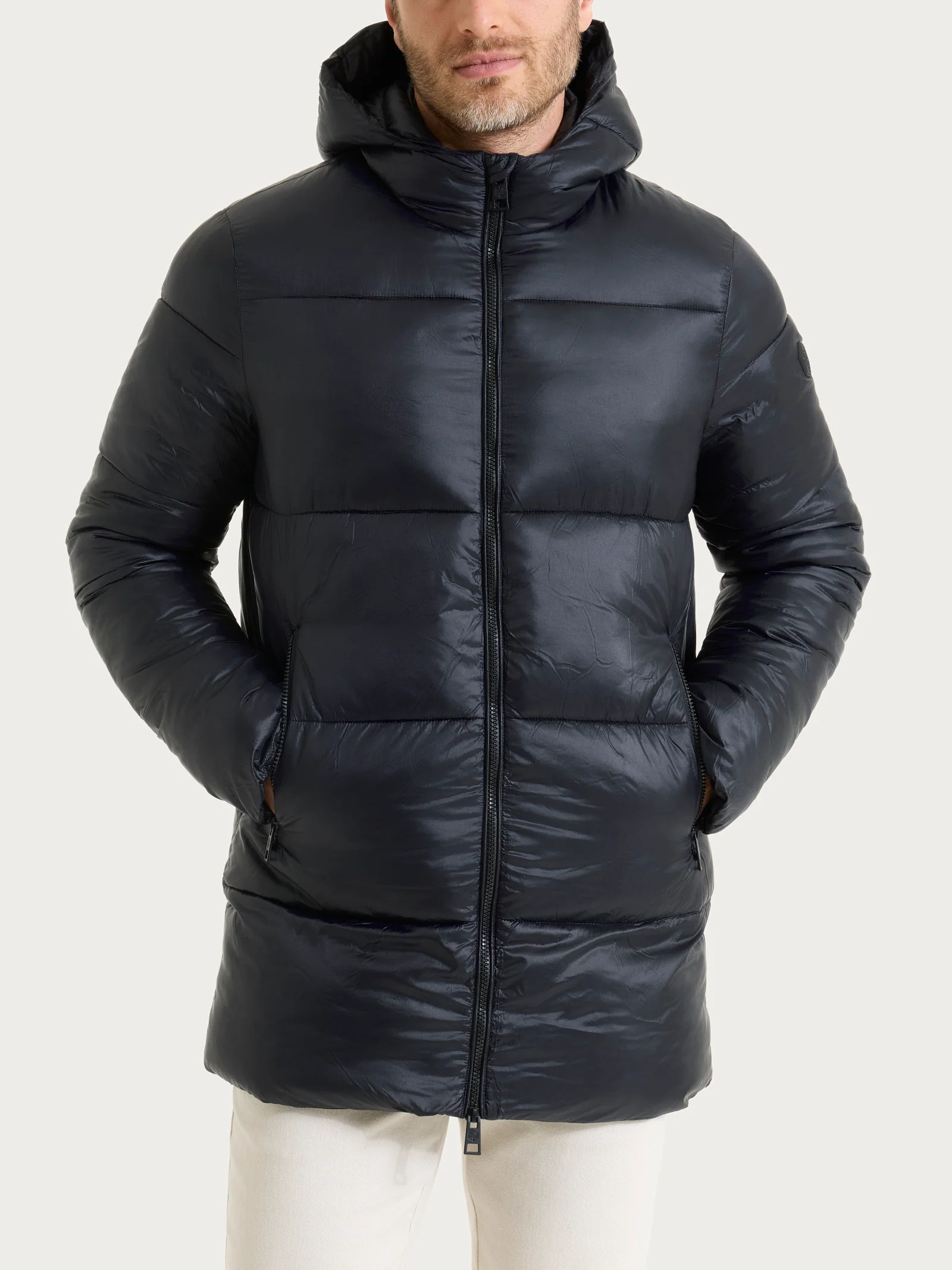 Piumino shiny con cappuccio in Vegan Down - Nero