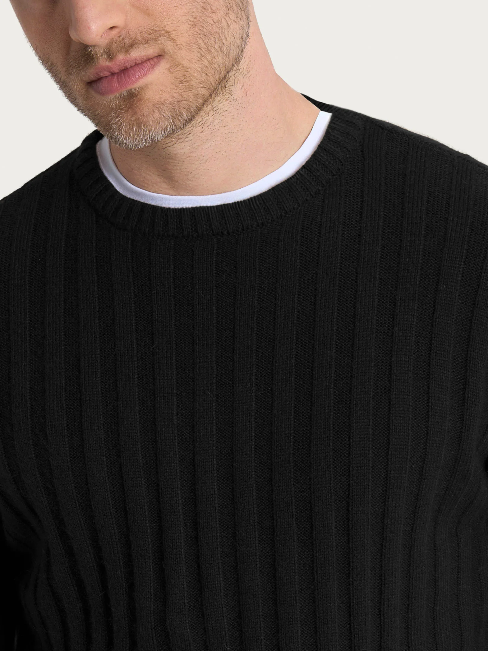 Pull girocollo con costa piatta in Natural Soft - Nero - Image 3