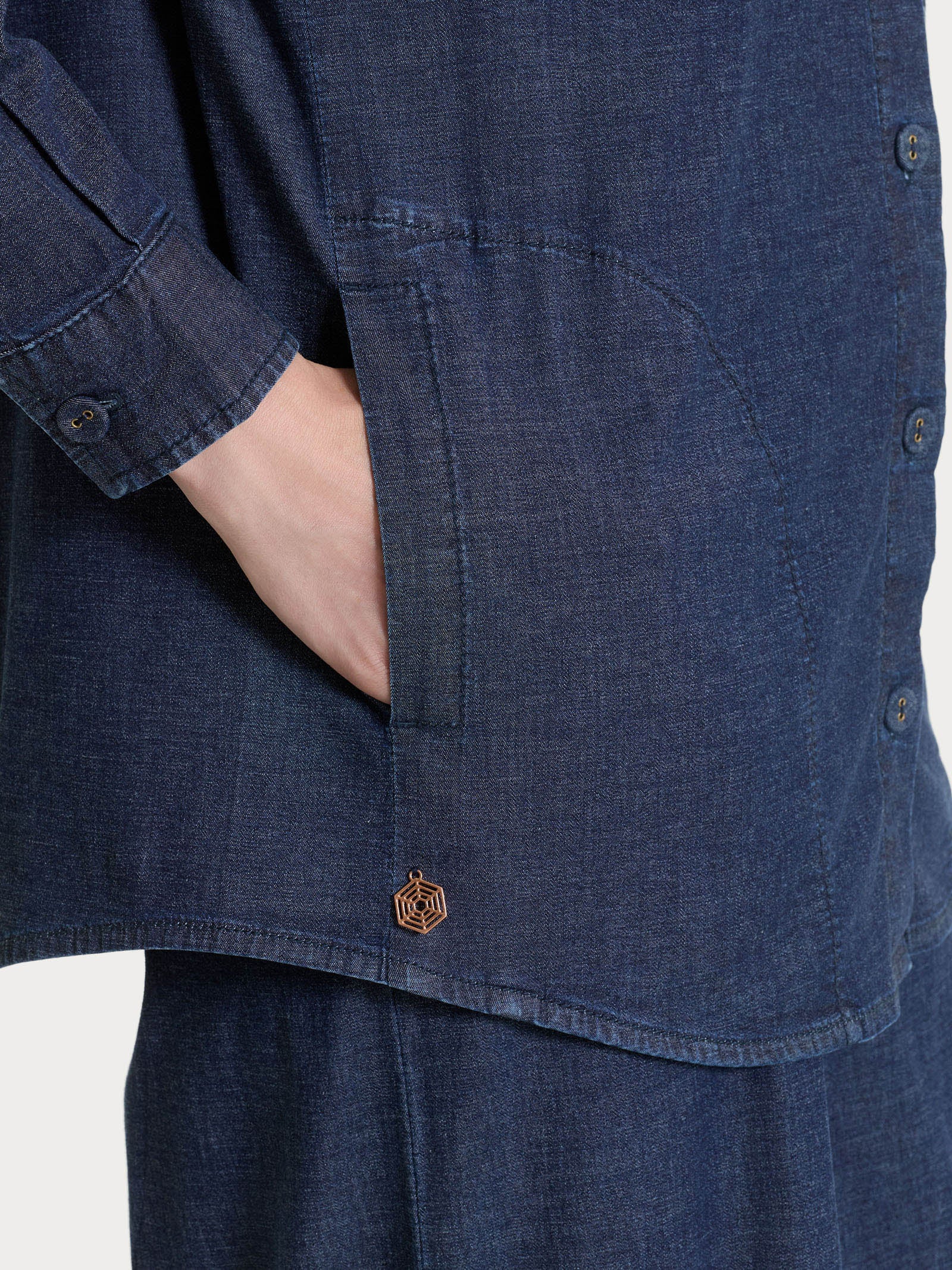 Shacket in Super Light Denim - Dark Indigo - Image 4